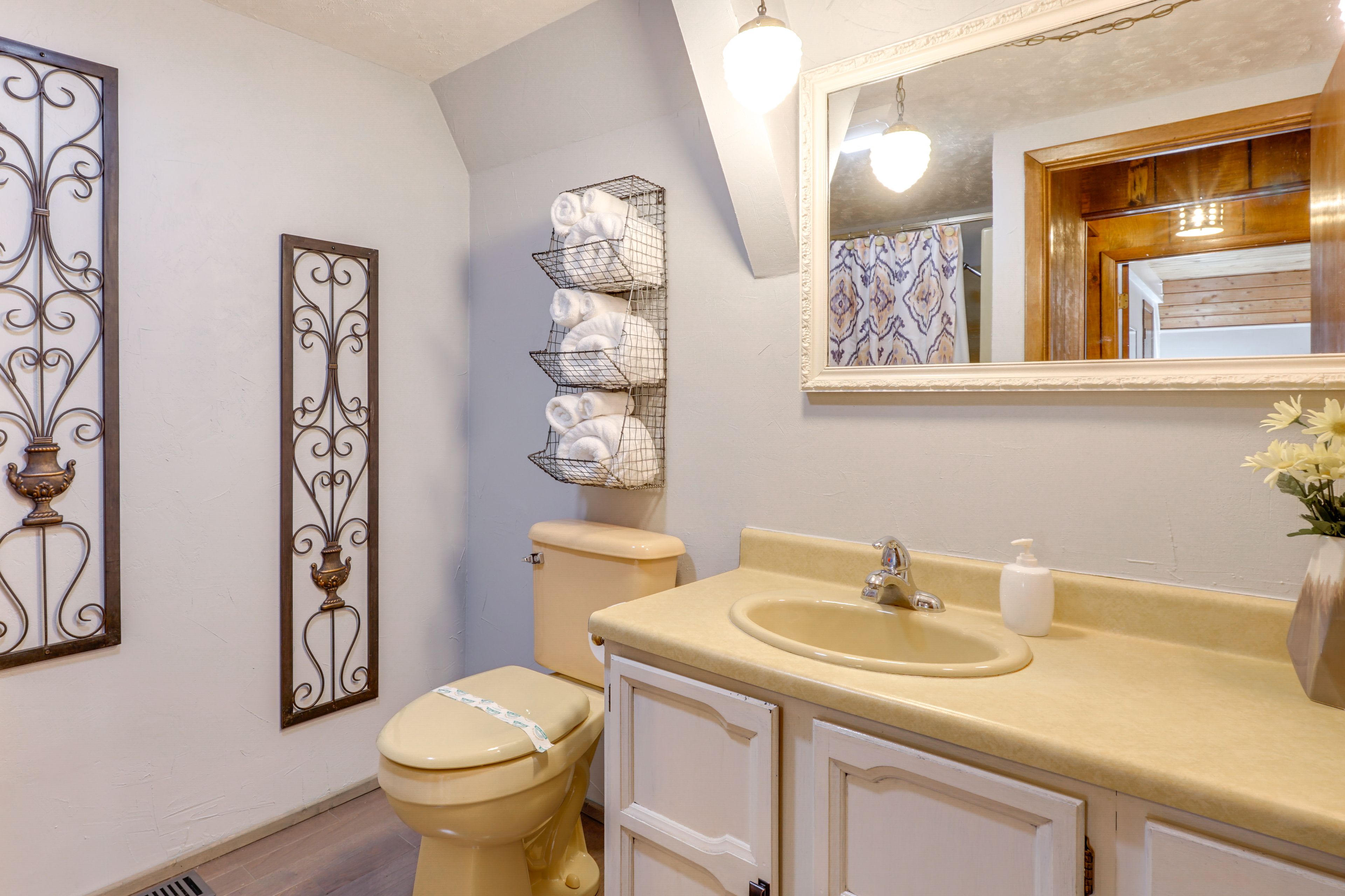 Full Bathroom | 1st Floor