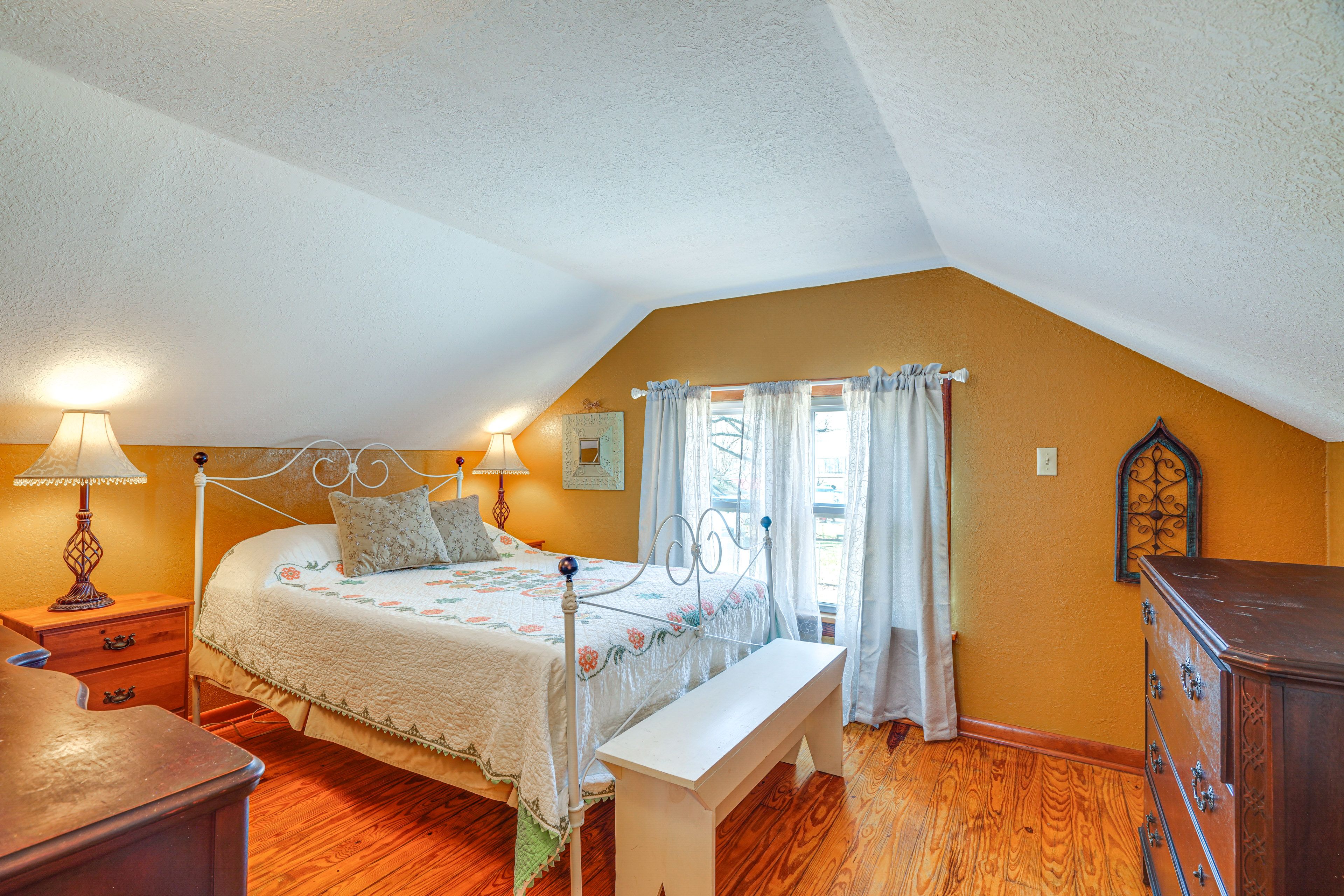 Bedroom 3 (Loft) | Full Bed | 2 Twin Beds | 2nd Floor