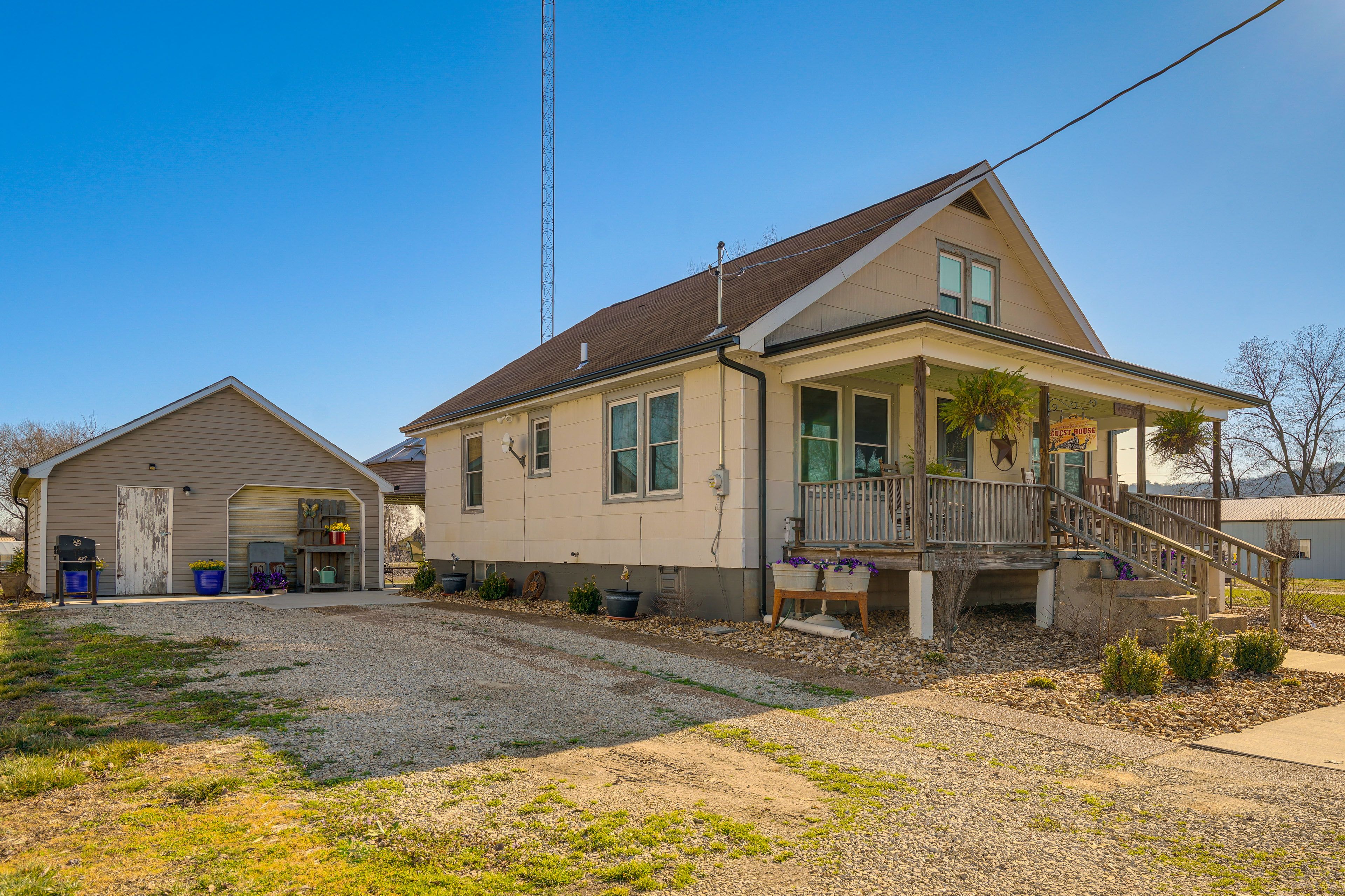 Driveway Parking | 4 Vehicles | Trailer/Boat Parking Allowed On-Site