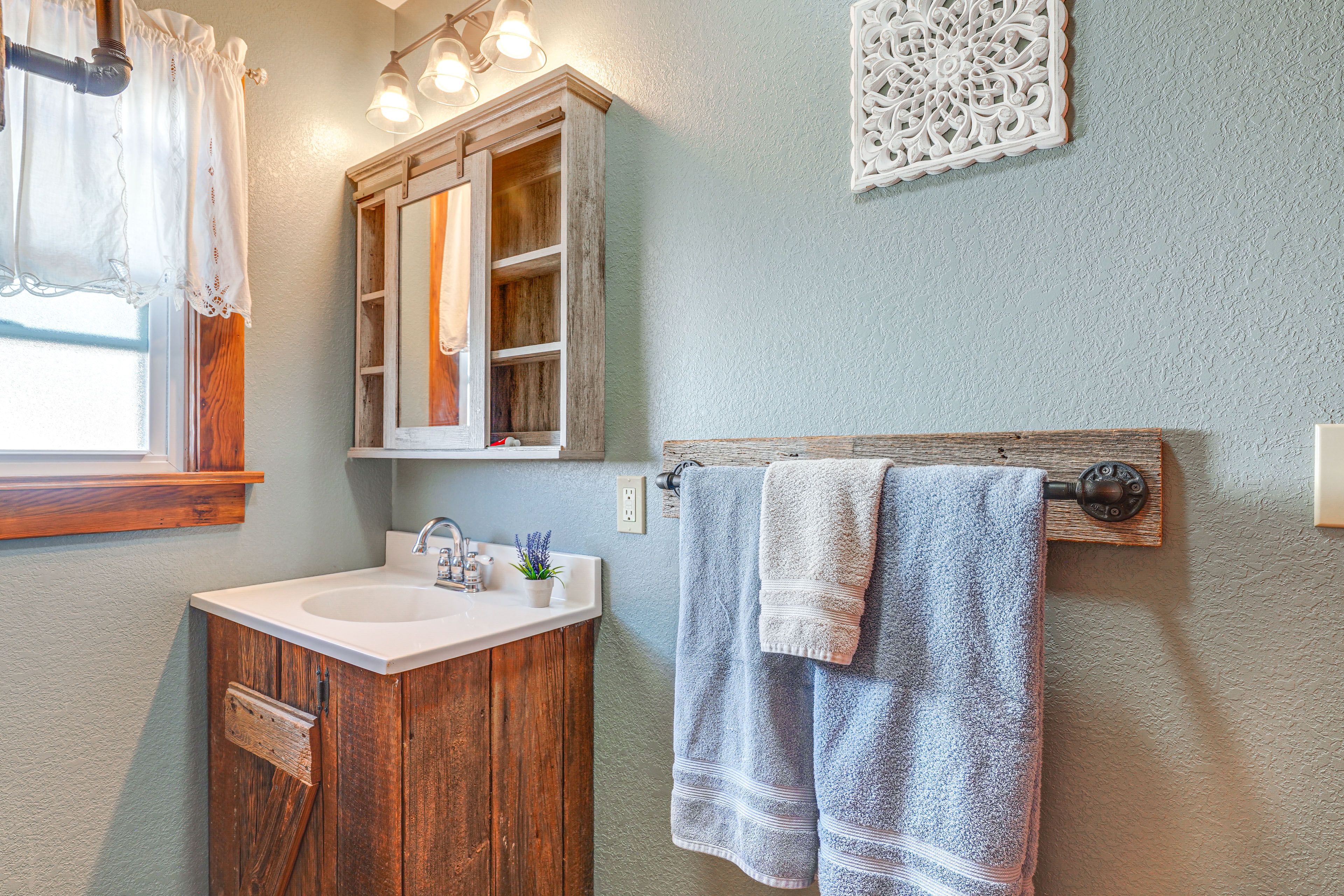 Full Bathroom | 1st Floor