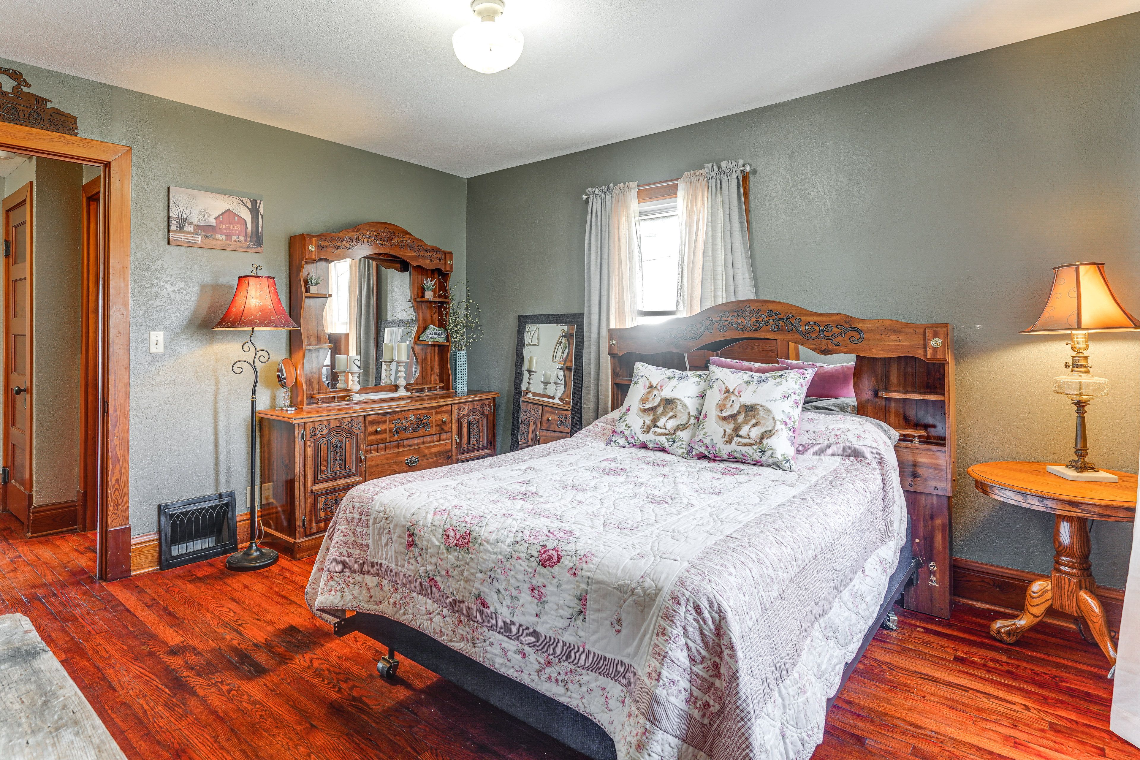 Bedroom 2 | Full Bed | 1st Floor