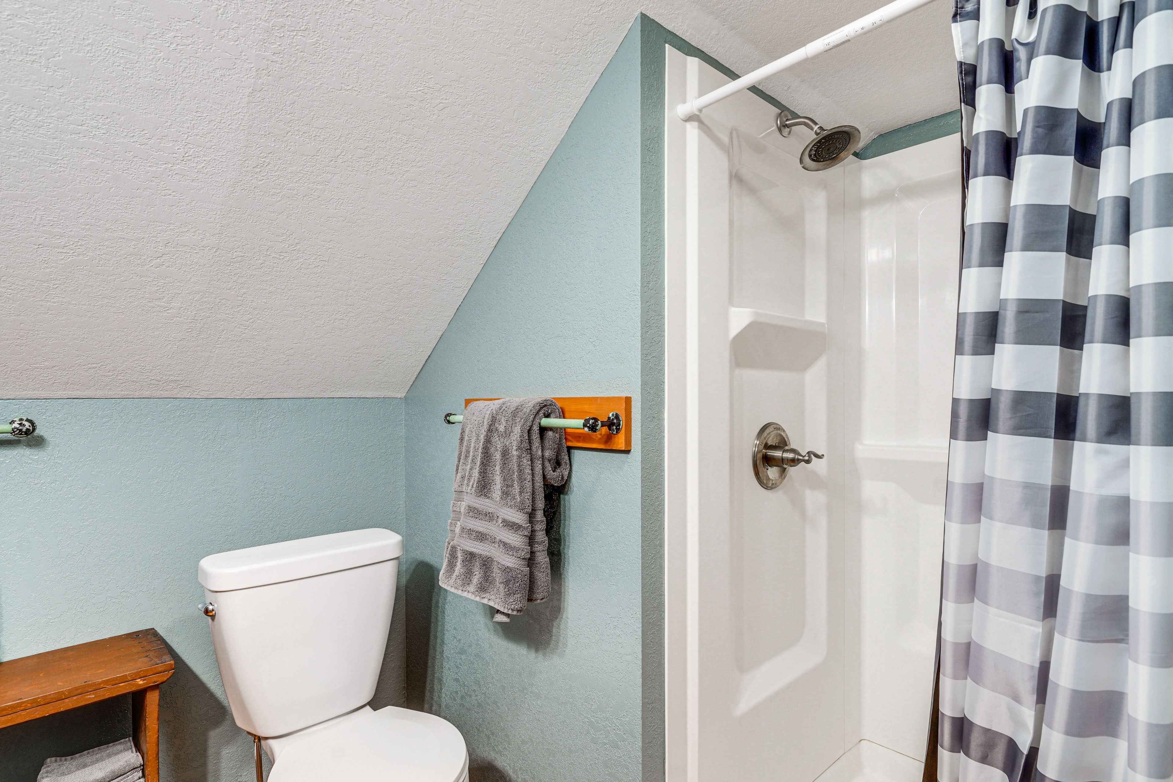 Full Bathroom | 2nd Floor