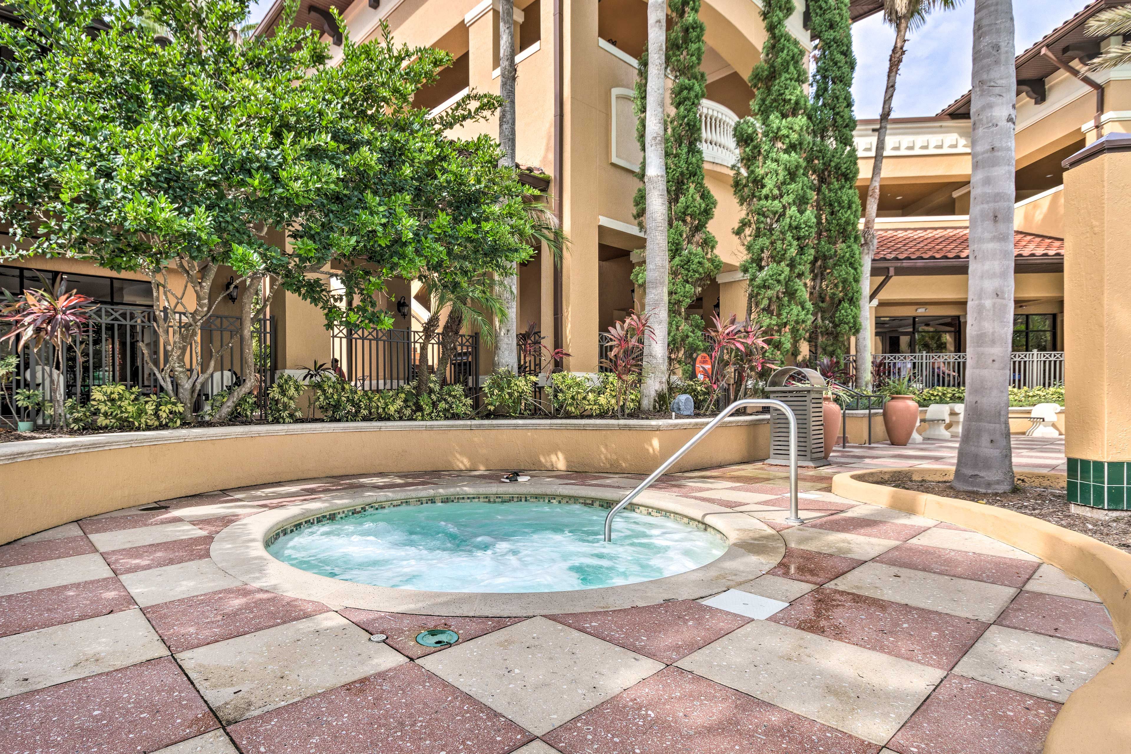 Floridays Resort | Community Hot Tub & Pools