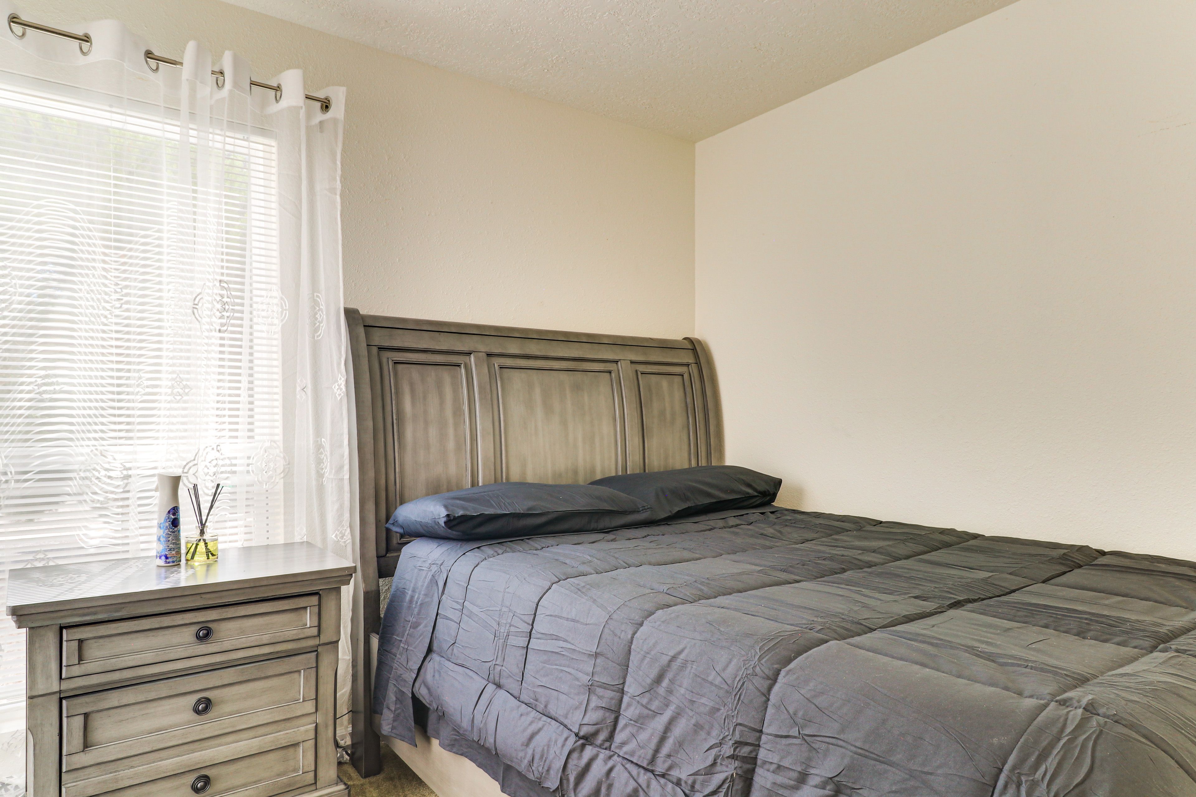 Bedroom 2 | Queen Bed