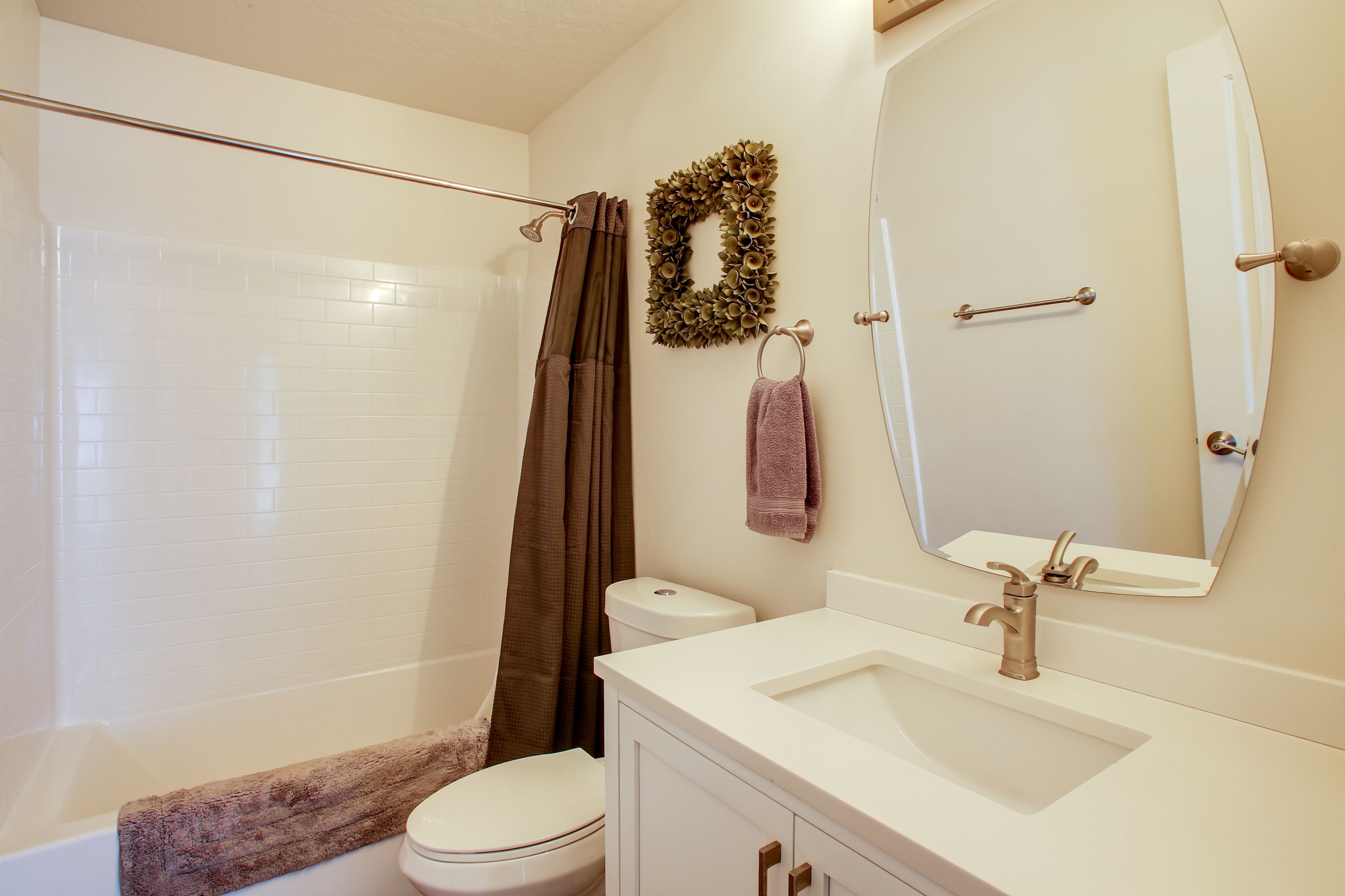 Full Bathroom | Complimentary Toiletries