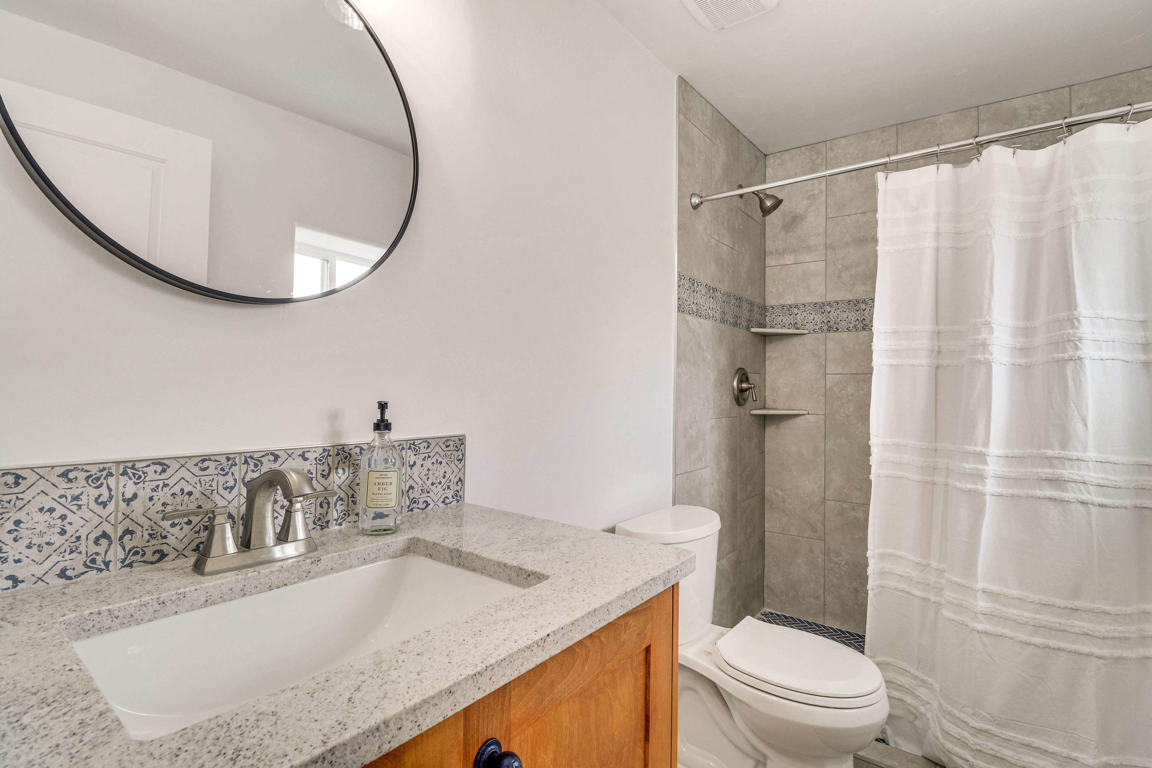 En-Suite Bathroom | Towels Provided