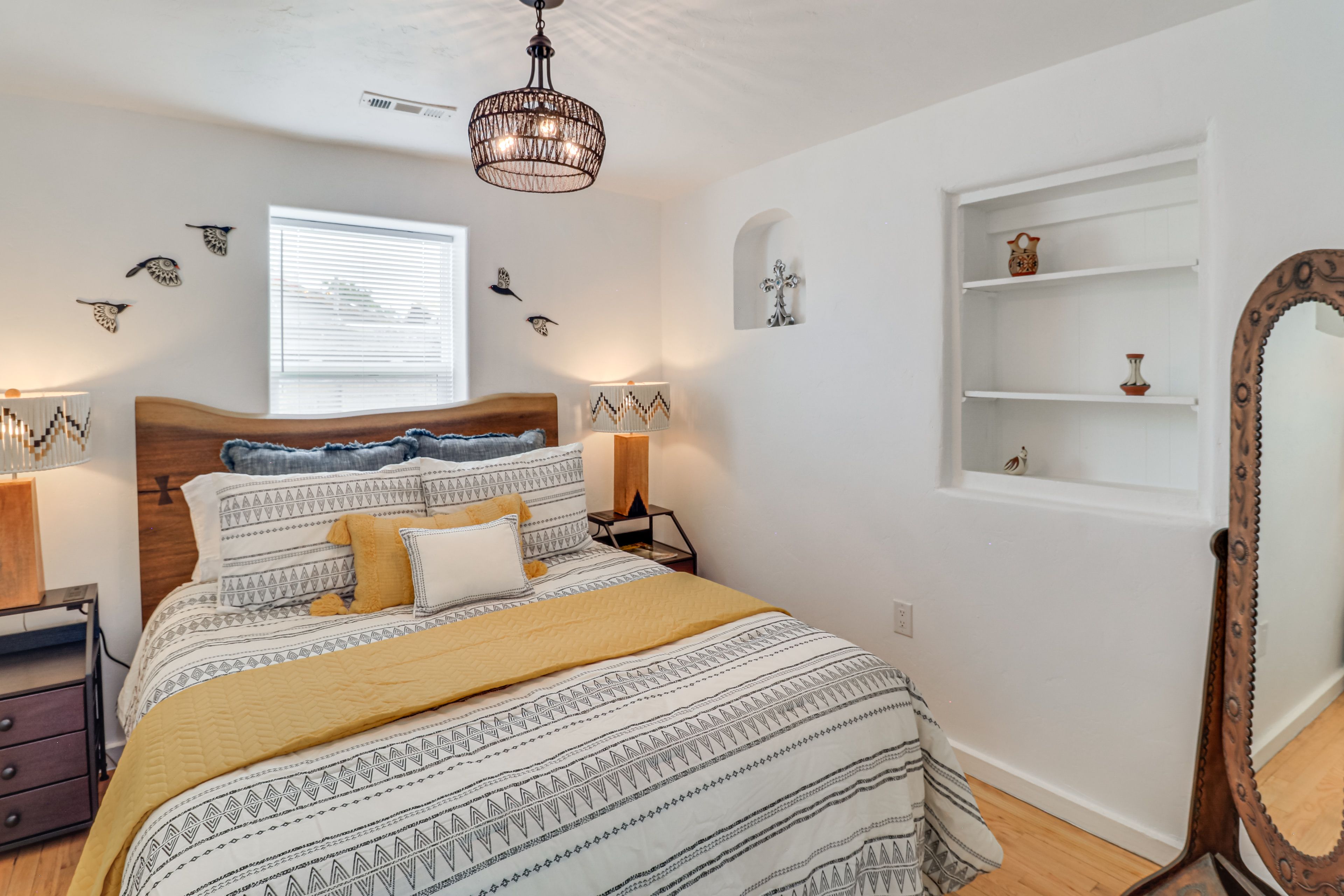 Bedroom 2 | Queen Bed