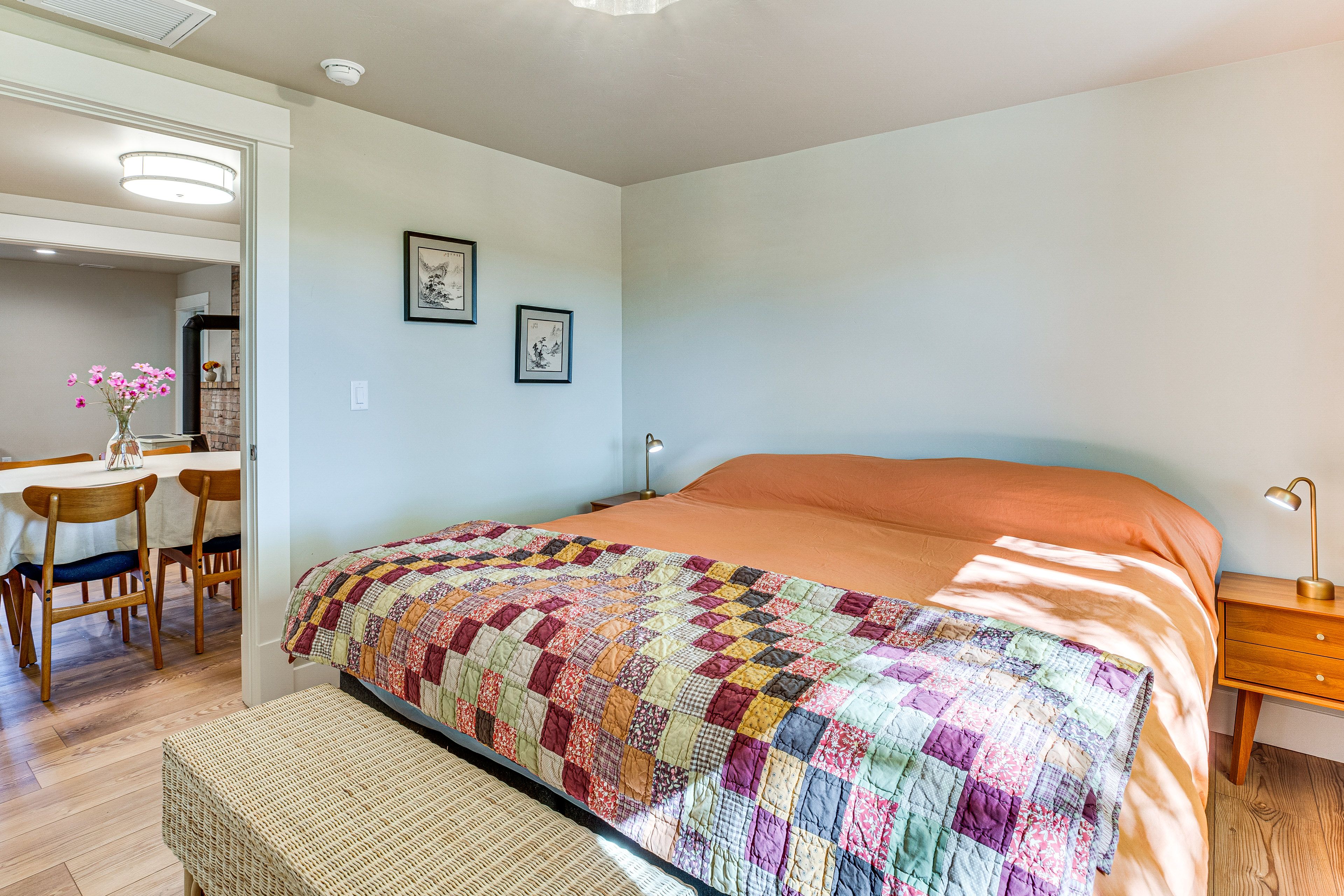 Bedroom 1 | King Bed | 1st Floor | Linens Provided