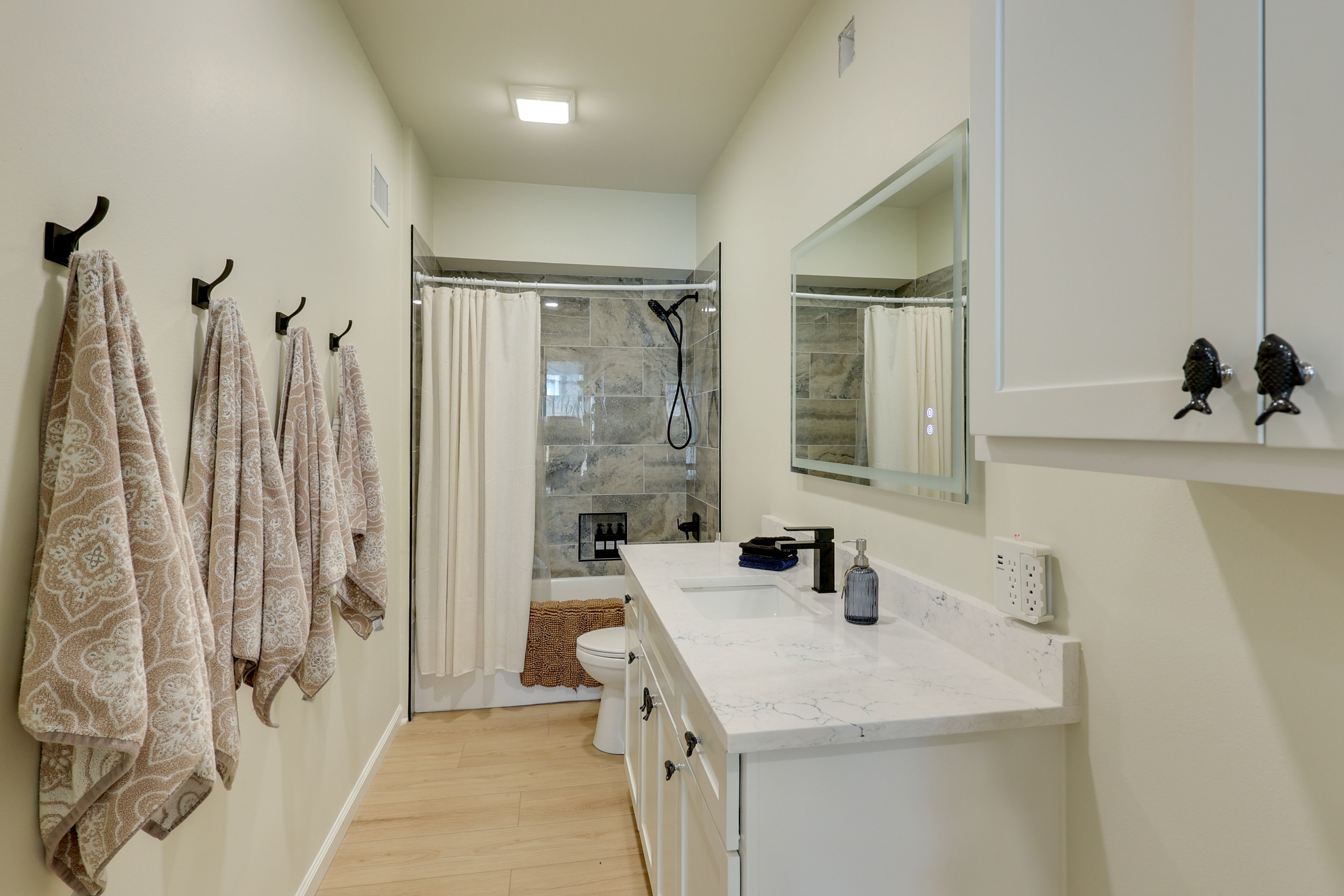 Full Bathroom | 1st Floor