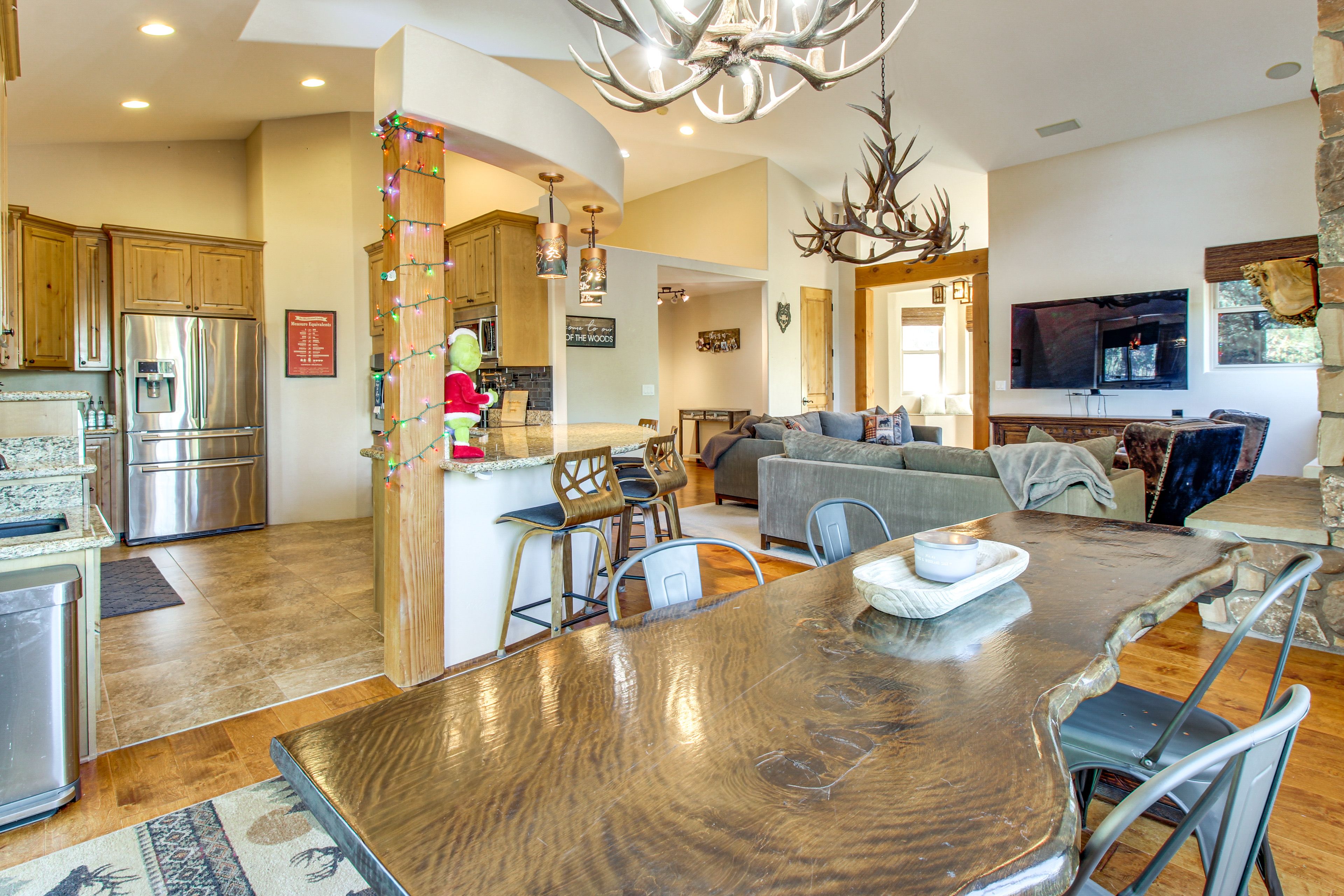 Dining Area | Dishware & Flatware