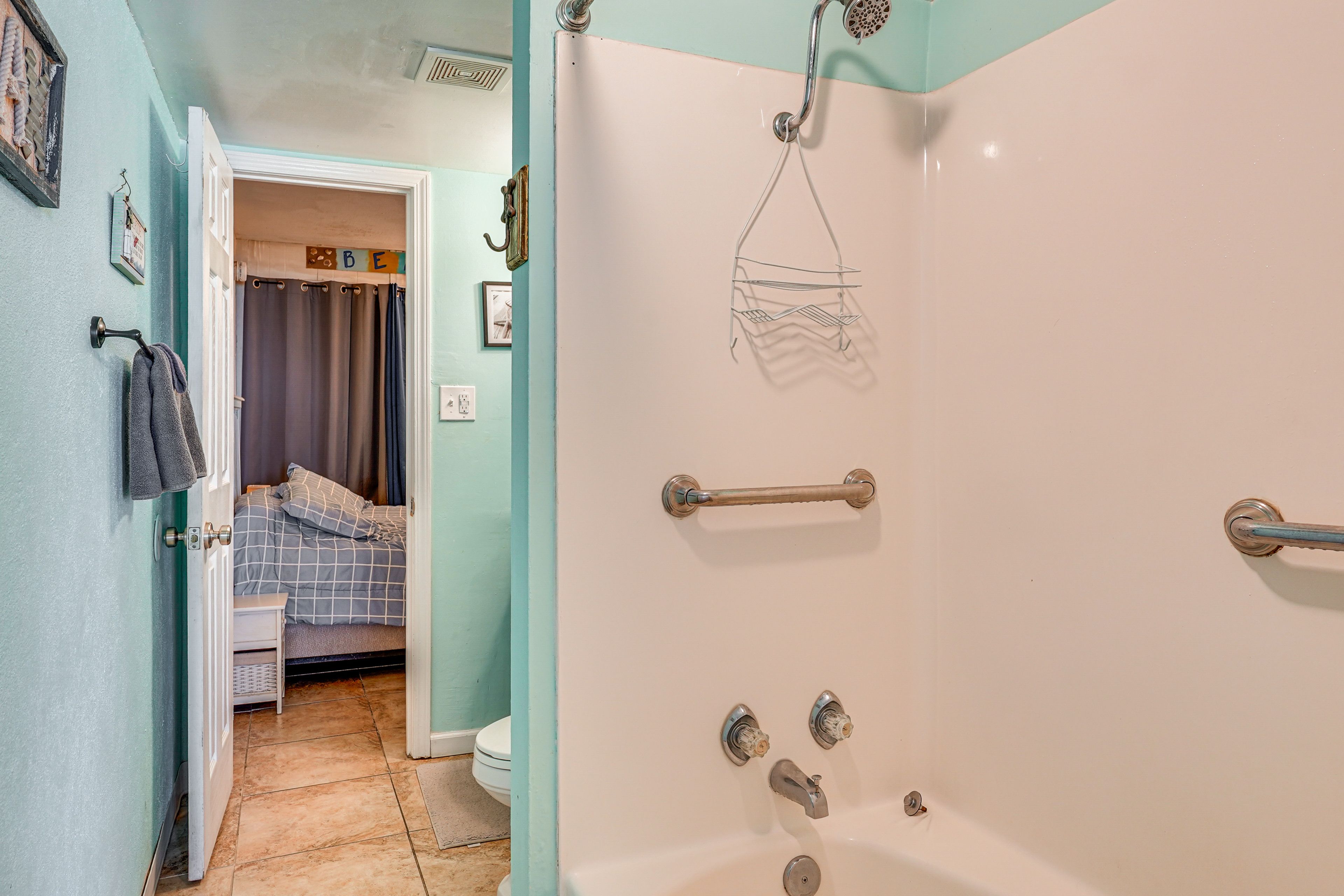 Bathroom | Towels Provided