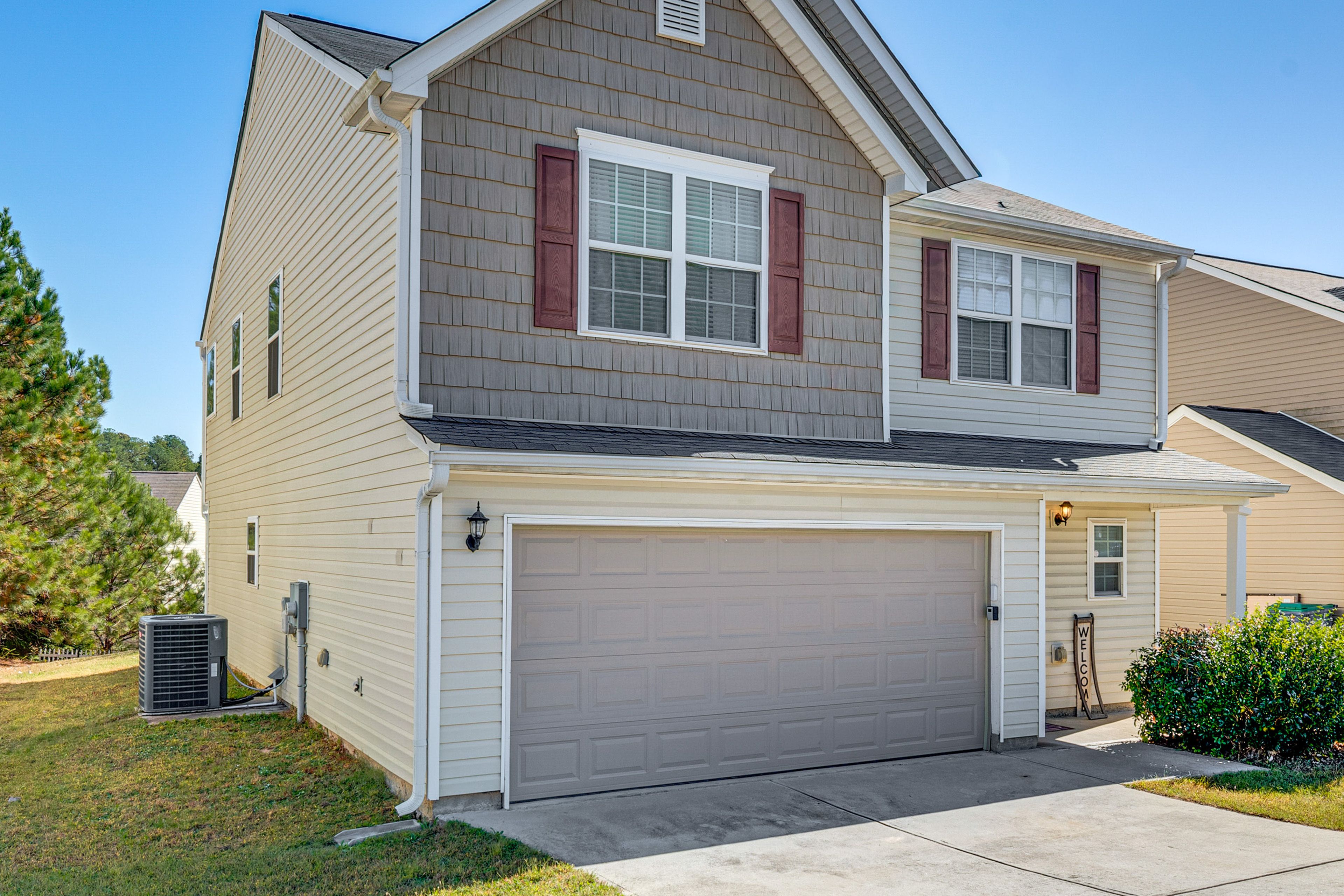 Home Exterior | Parking | Driveway (2 Vehicles)