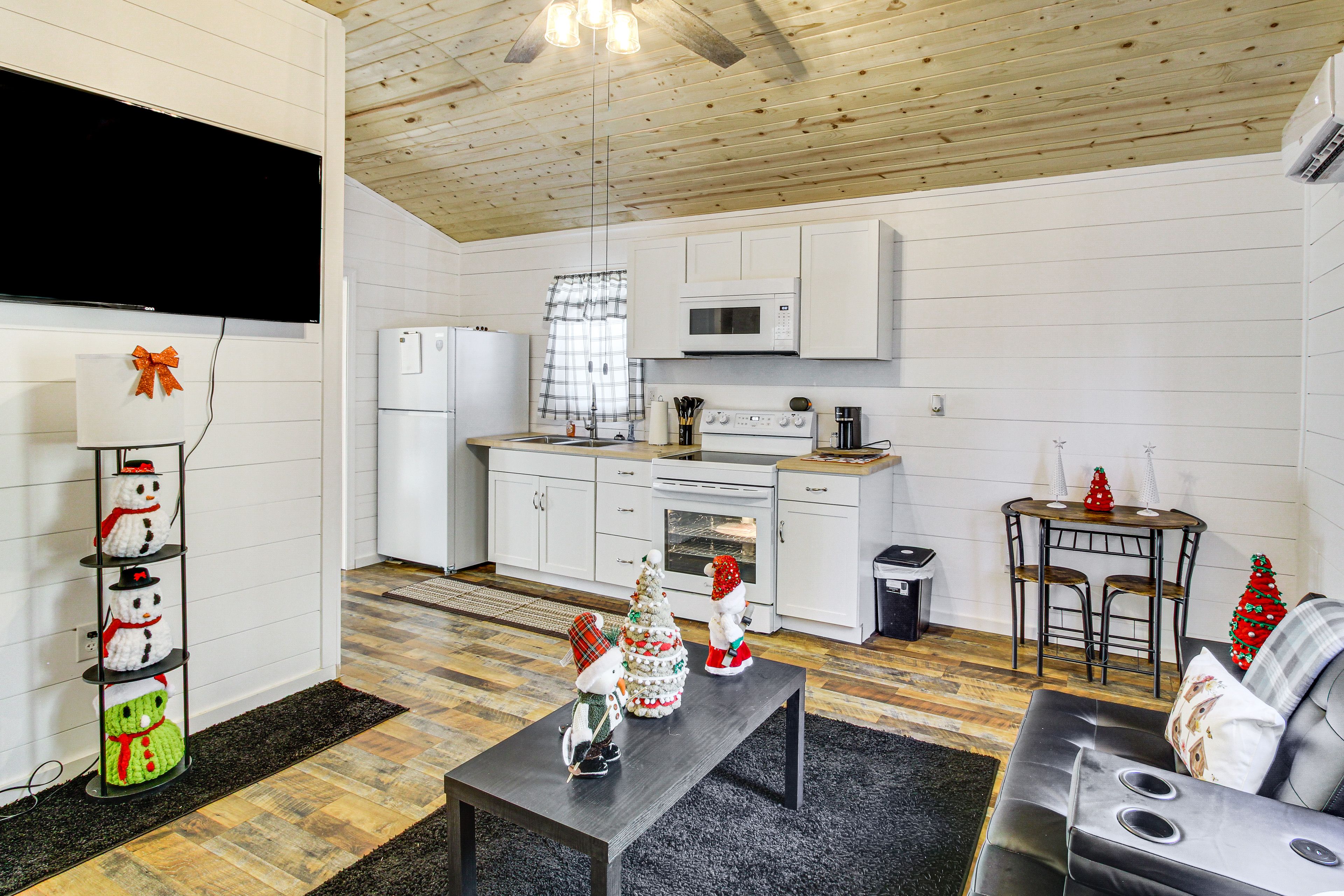 Kitchen | Cooking Basics | Dining Table | Dishware/Flatware