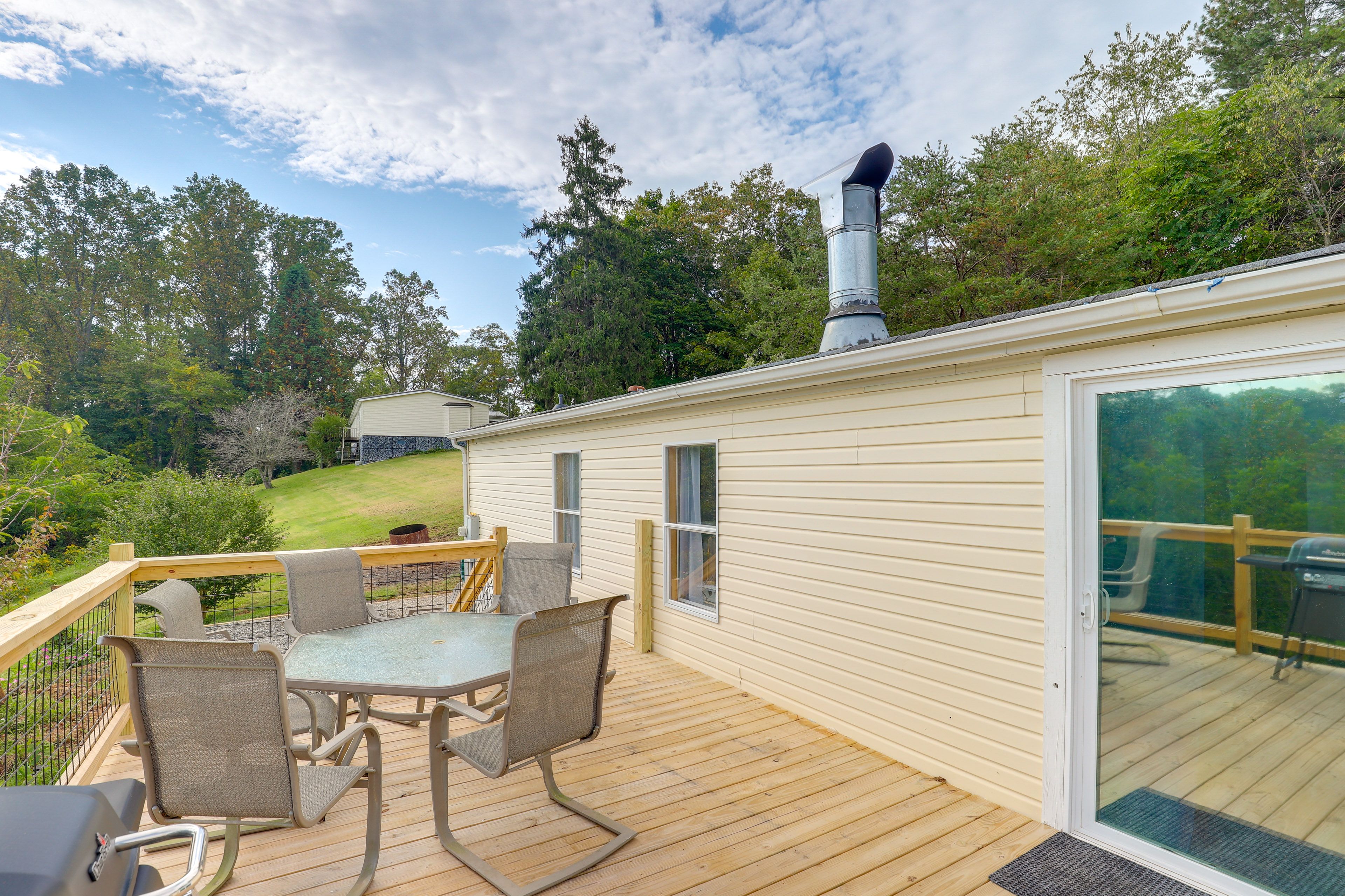 Deck | Gas Grill | Dining Area