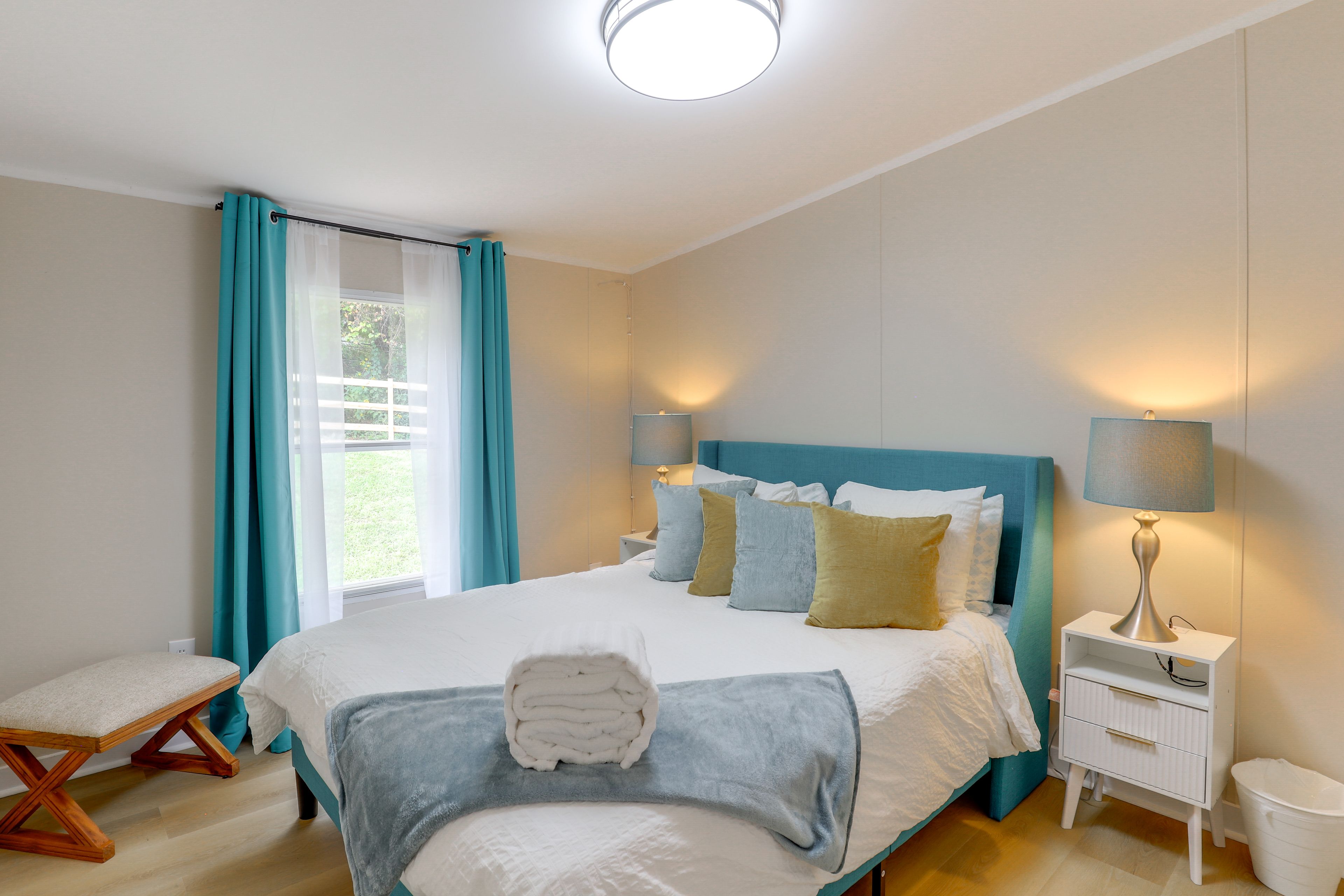 Bedroom 2 | Queen Bed
