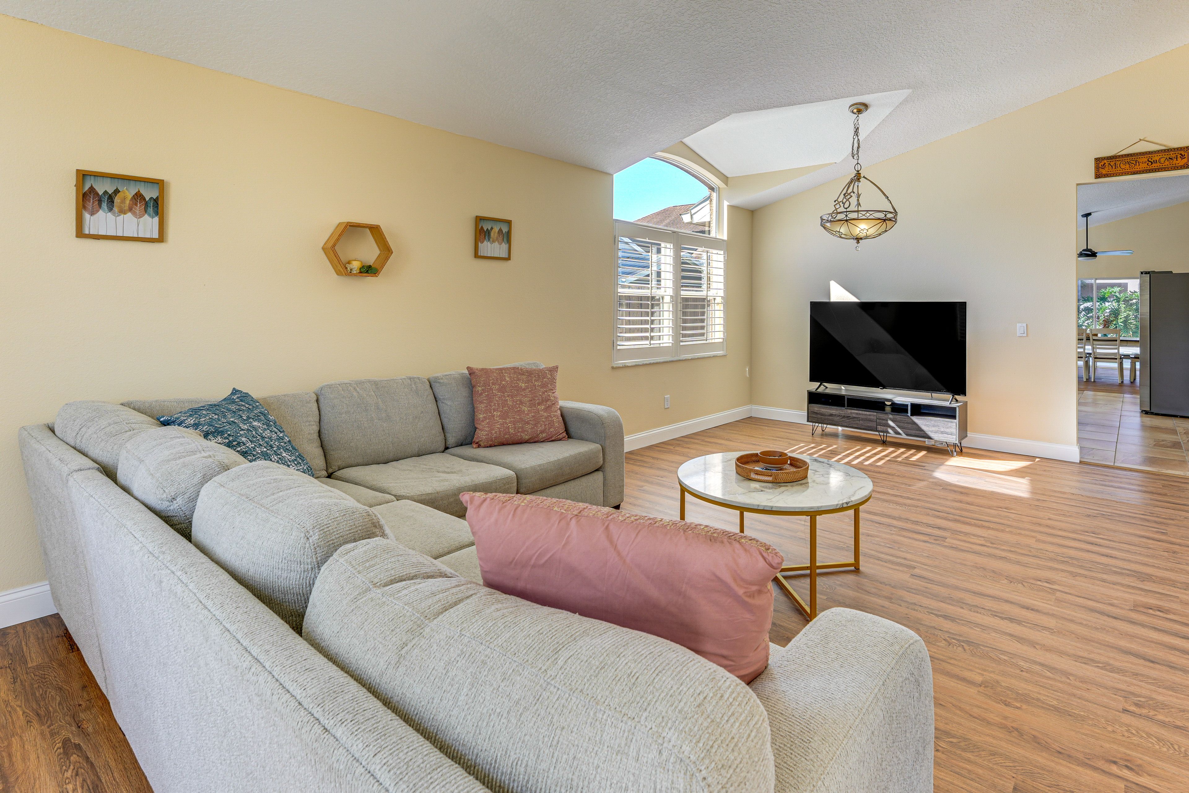 Living Room | Smart TV | Free WiFi