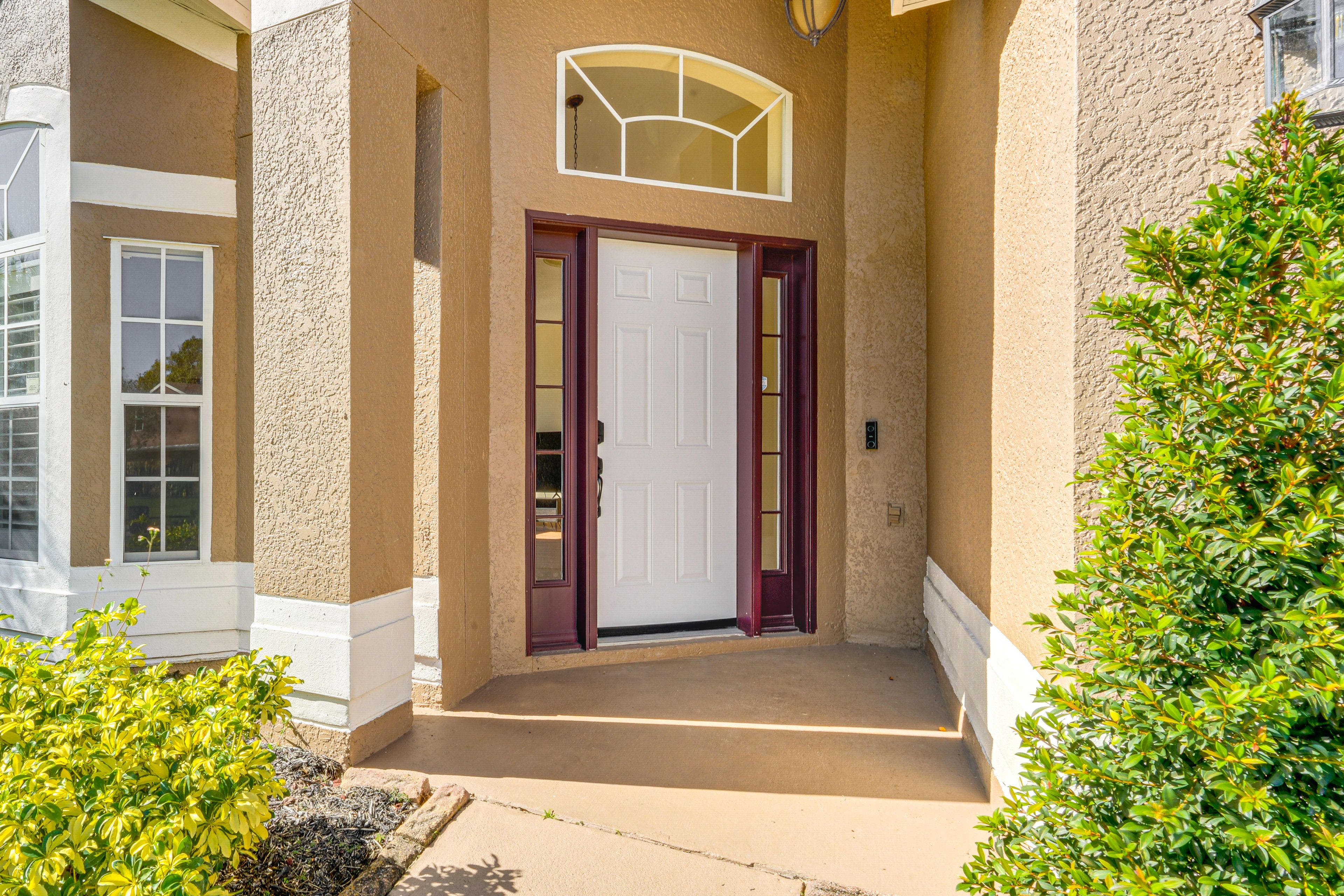 Front Exterior | Parking | Garage (2 Vehicles) | Driveway (4 Vehicles)