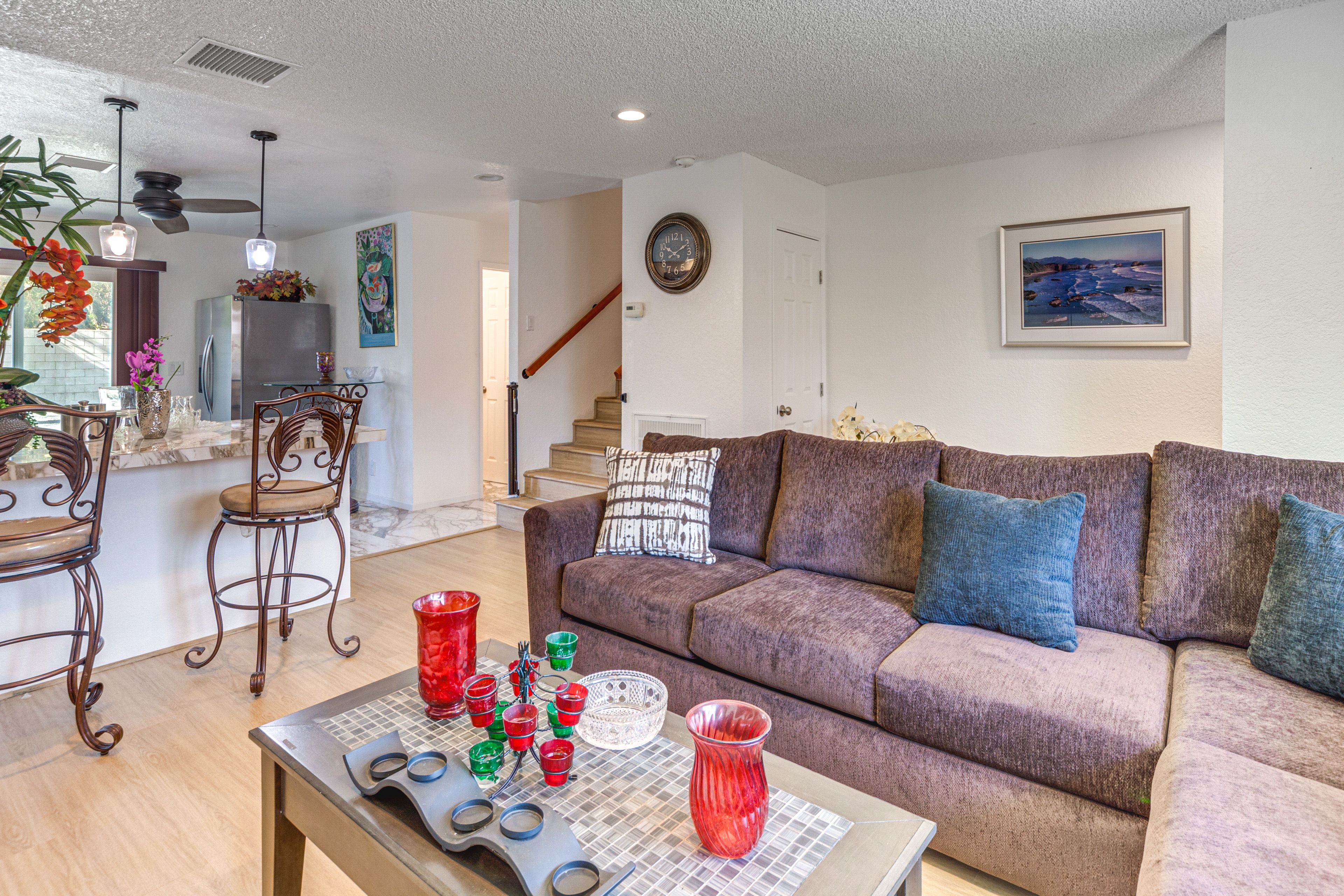 Living Room | Central A/C & Heating | Free WiFi