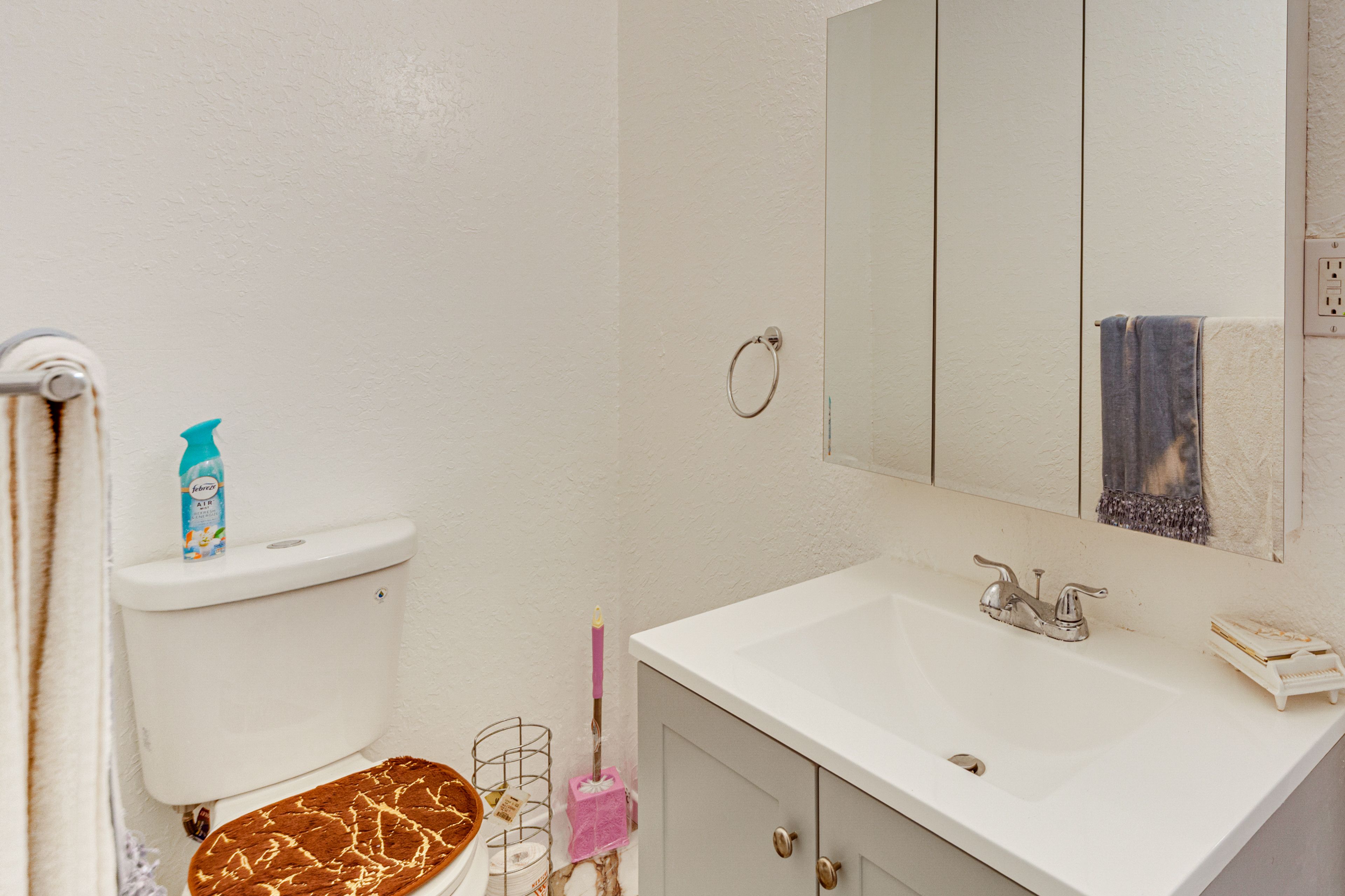 Half Bathroom | 2nd Floor