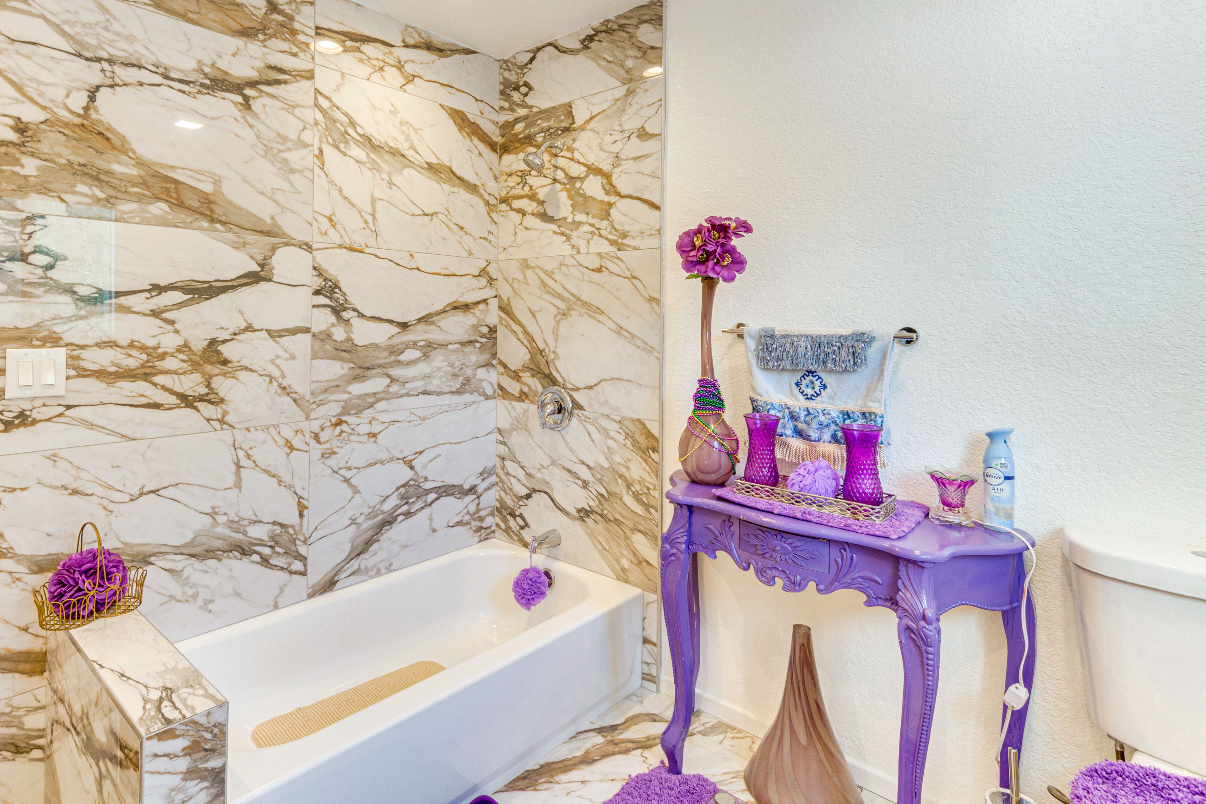 Full Bathroom | 2nd Floor