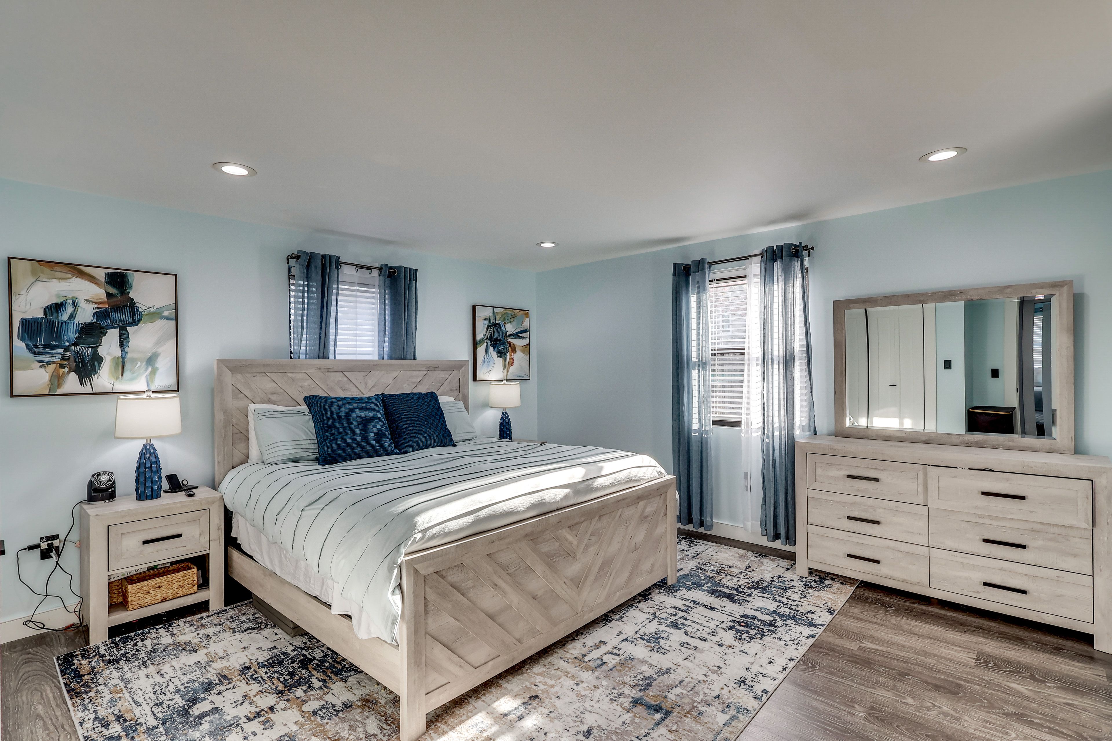 Bedroom 1 | King Bed | Linens Provided | Smart TV | En-Suite Bathroom