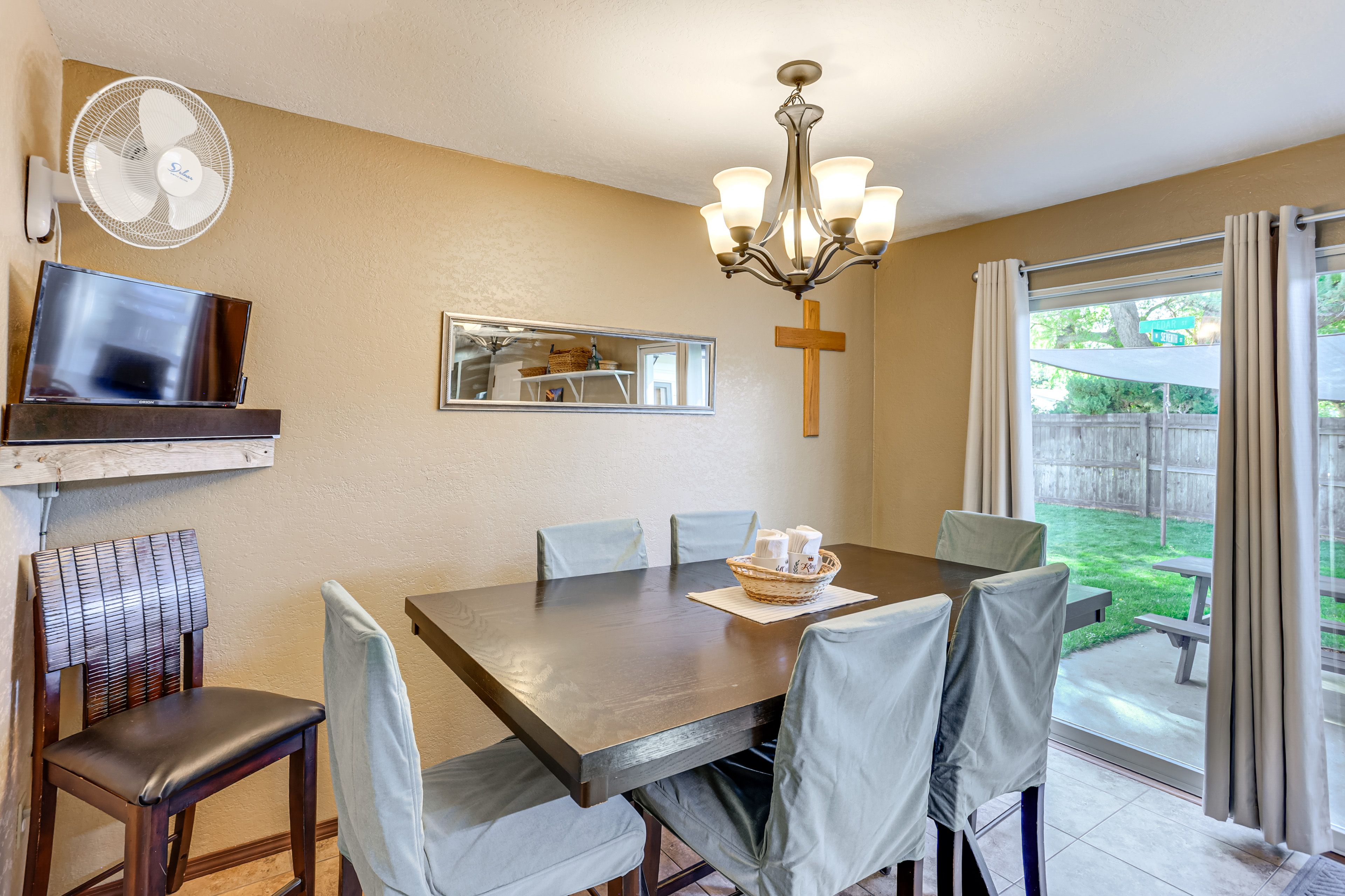 Dining Area | Dining Table | Dishware/Flatware
