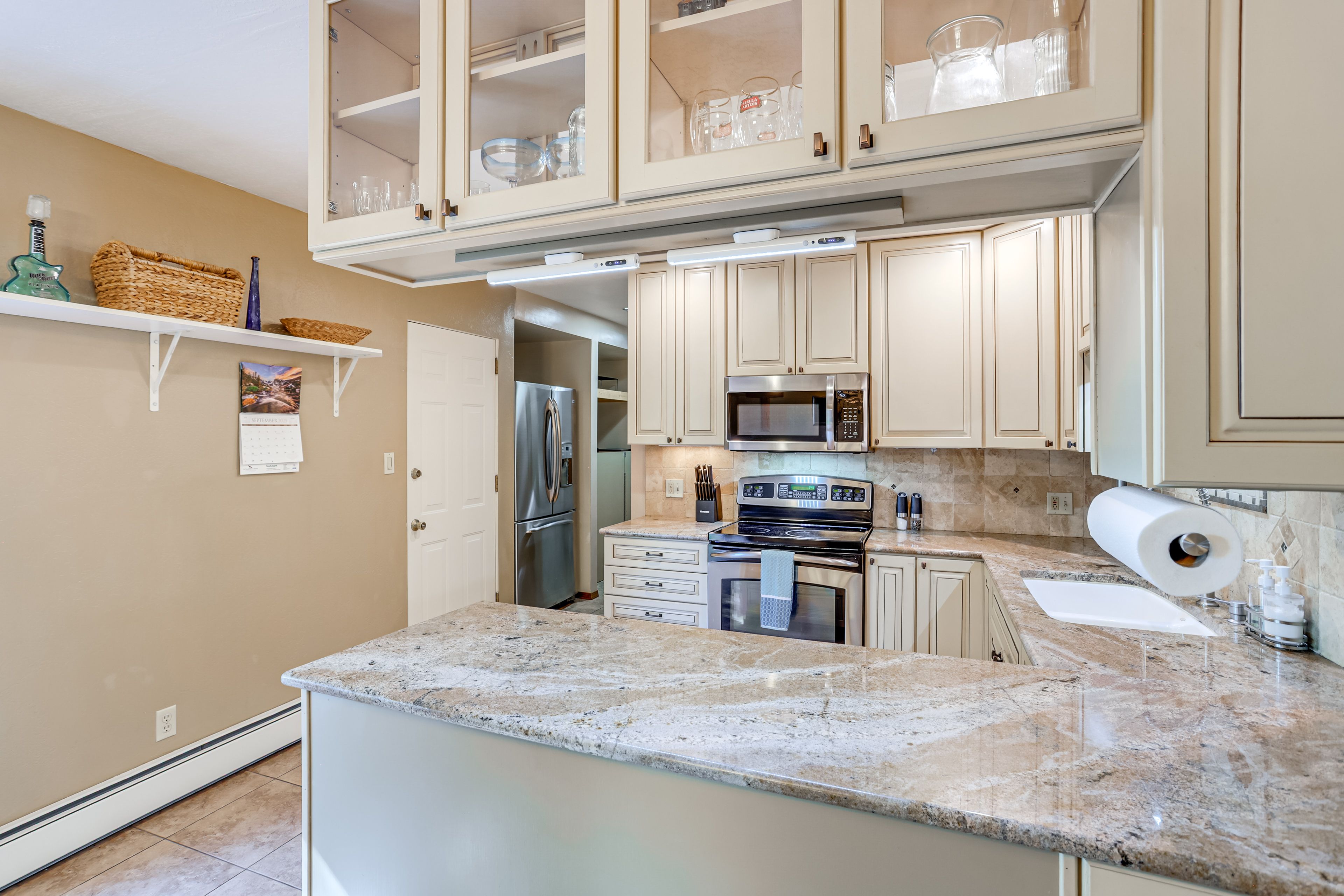 Kitchen | Refrigerator | Microwave