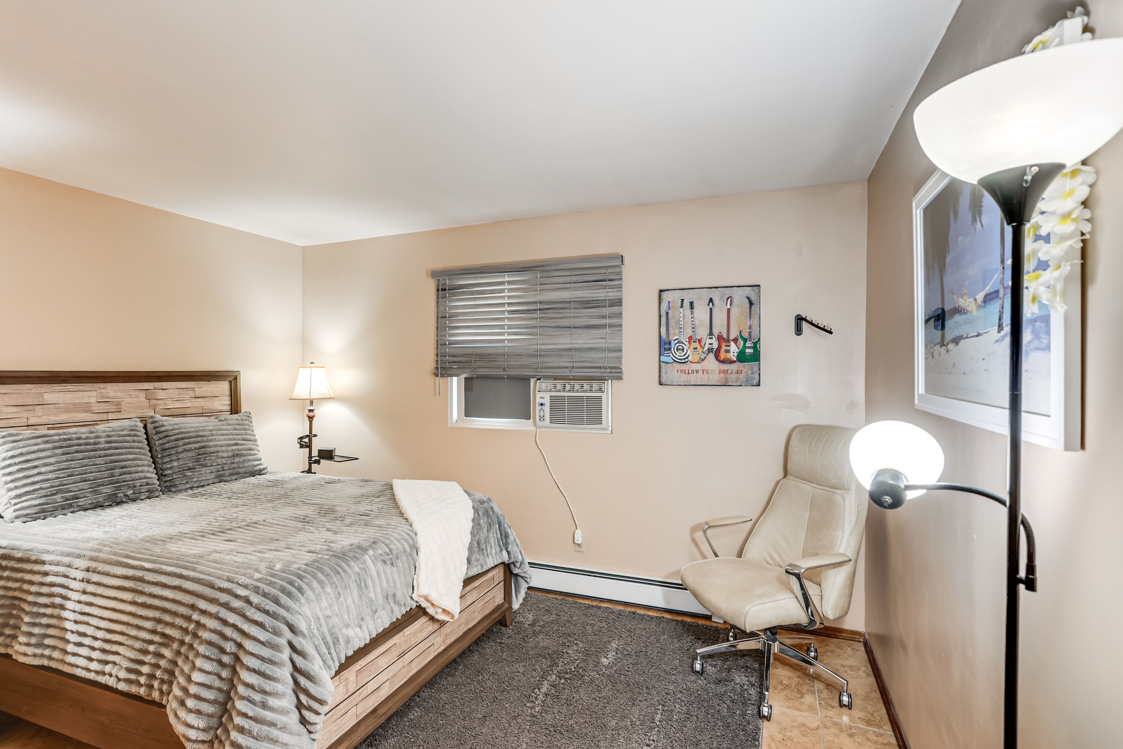 Bedroom 2 | Queen Bed