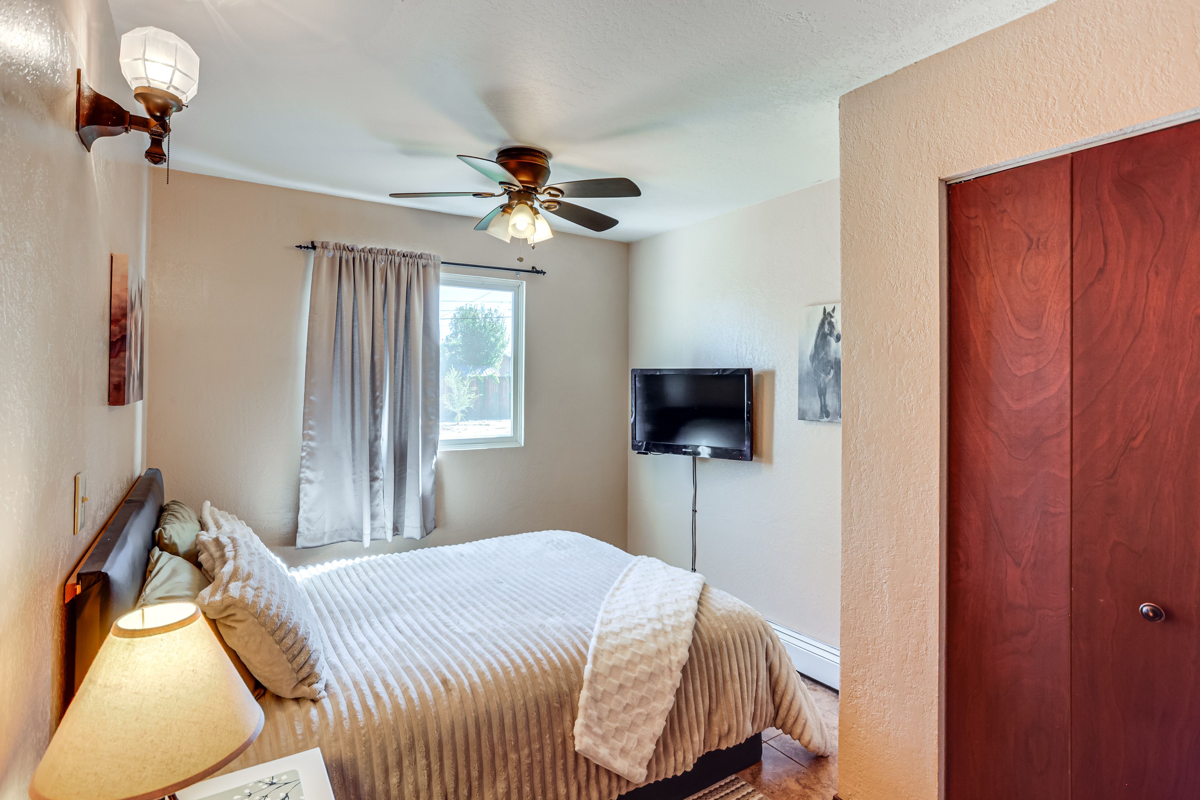 Bedroom 3 | Queen Bed
