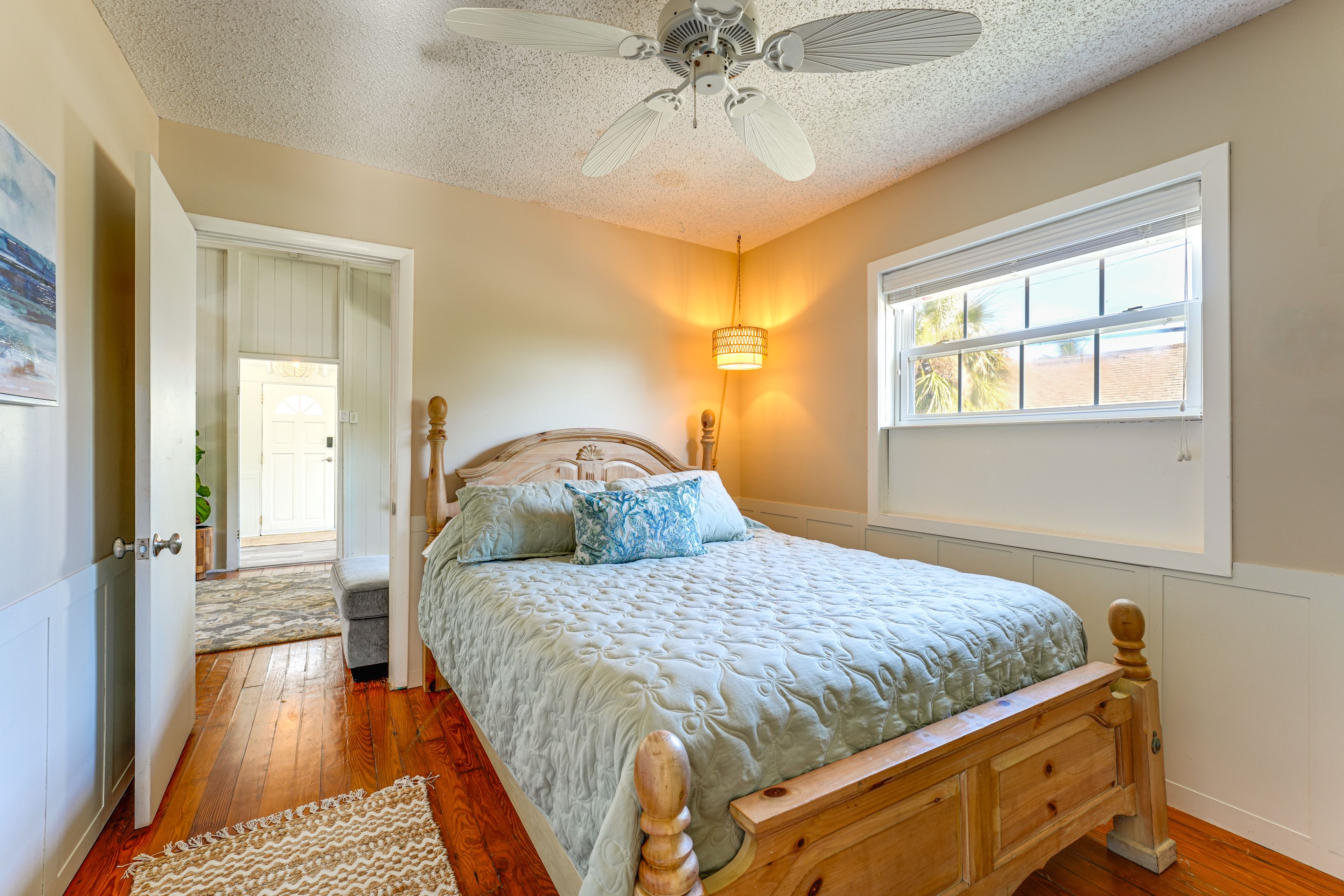 Bedroom 1 | Queen Bed | TV