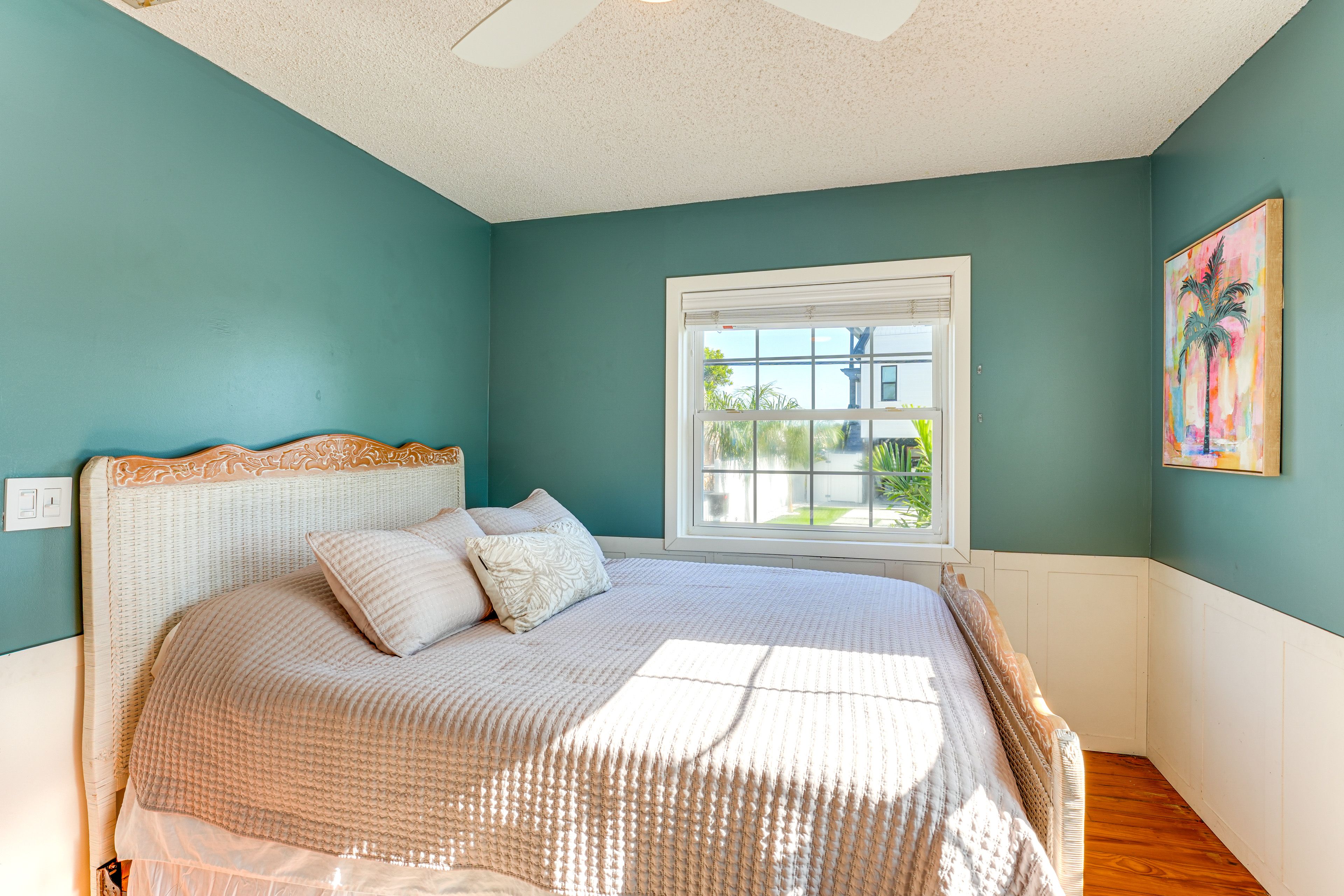 Bedroom 2 | Queen Bed