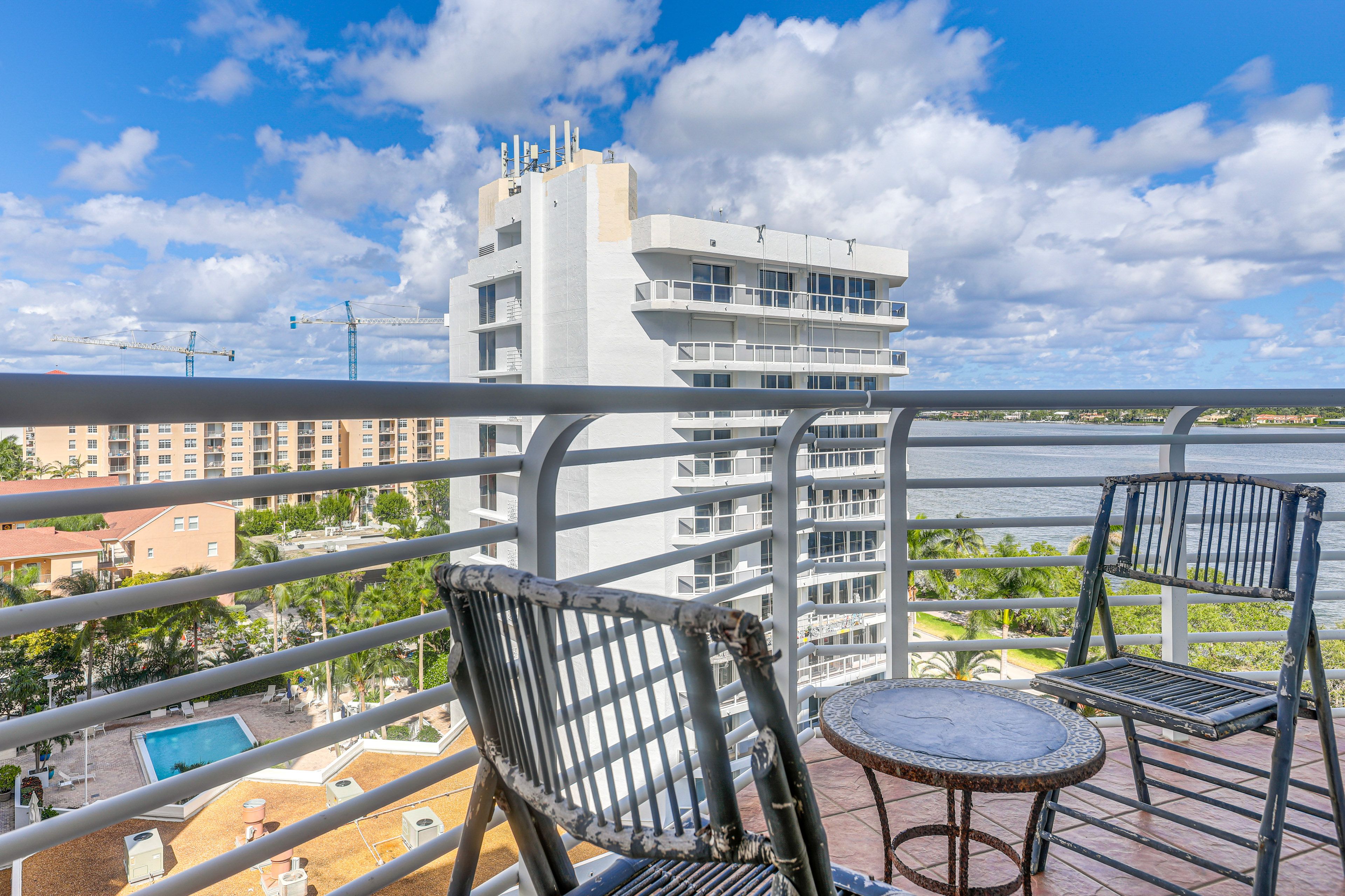West Palm Beach Vacation Rental | 2BR | 2BA | 1,175 Sq Ft | Step-Free Access