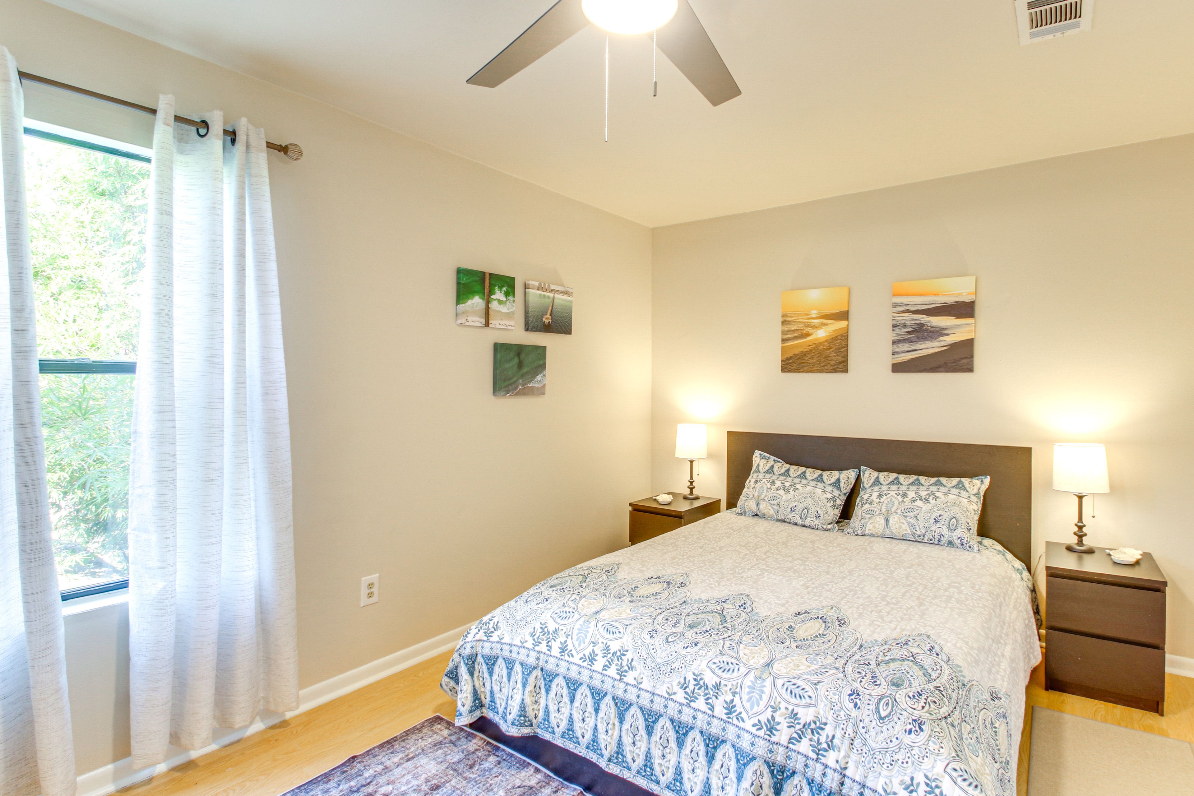 Bedroom | Queen Bed | Linens Provided