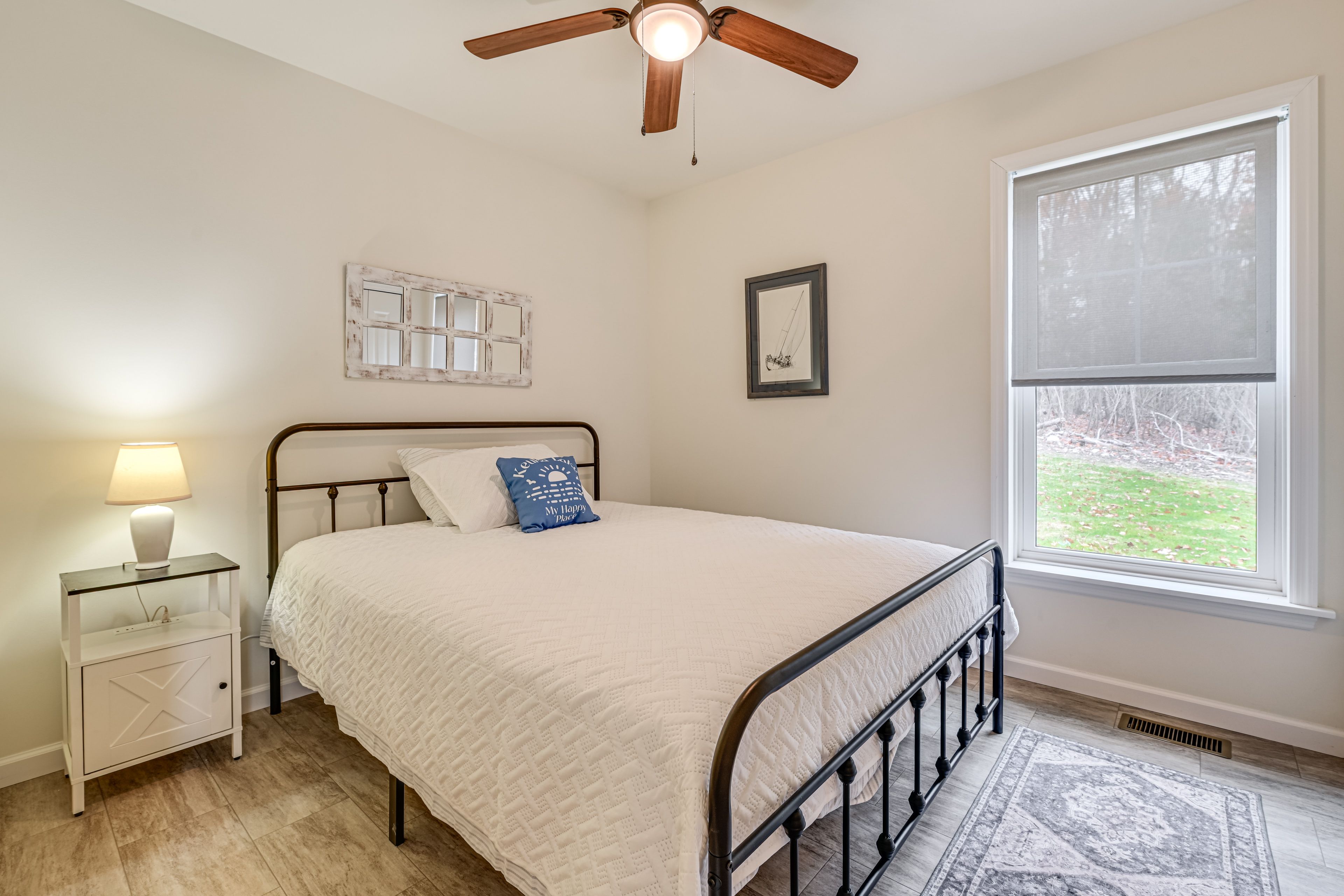 Bedroom 3 | Queen Bed