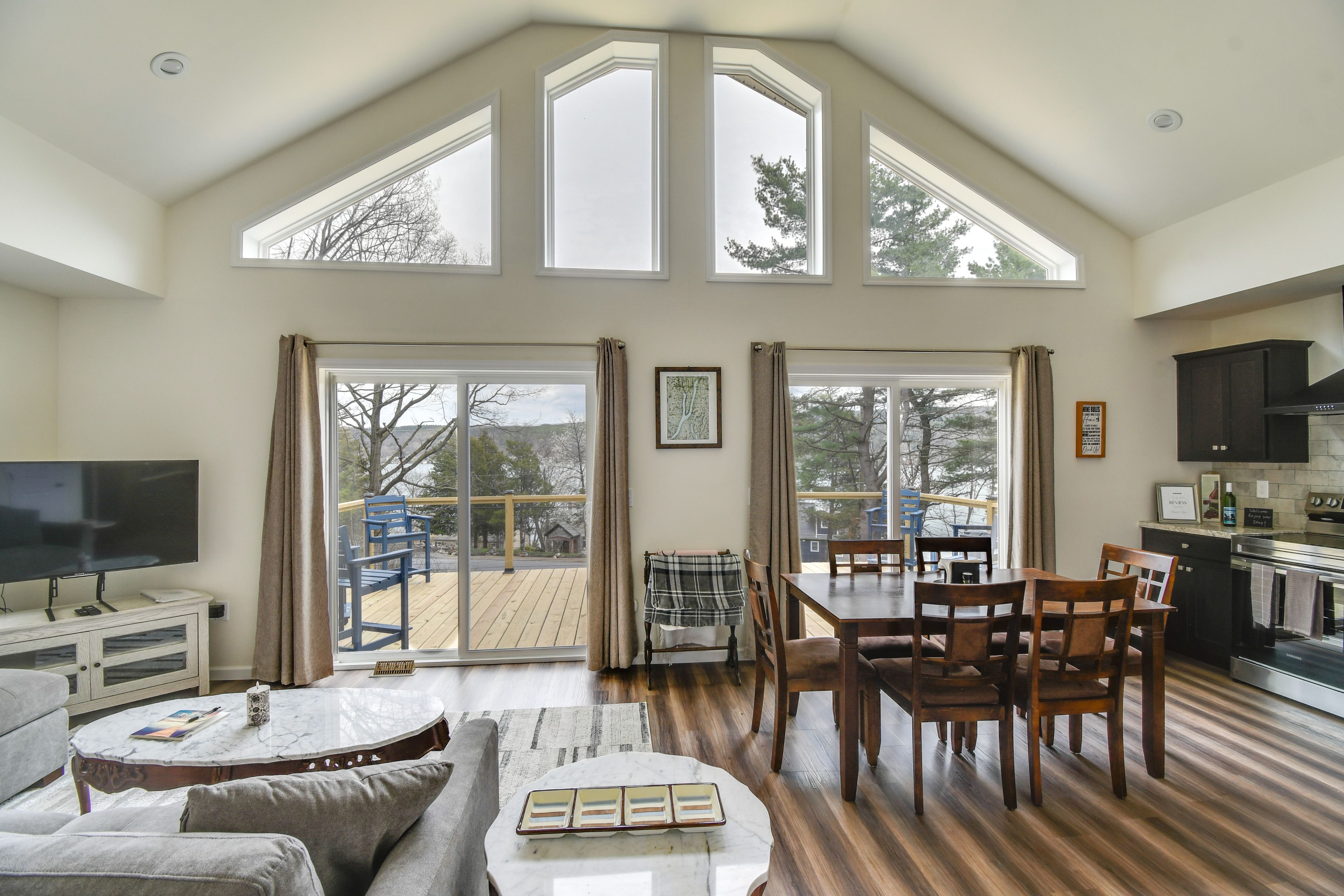 Living Room | Free WiFi | Central A/C & Heat