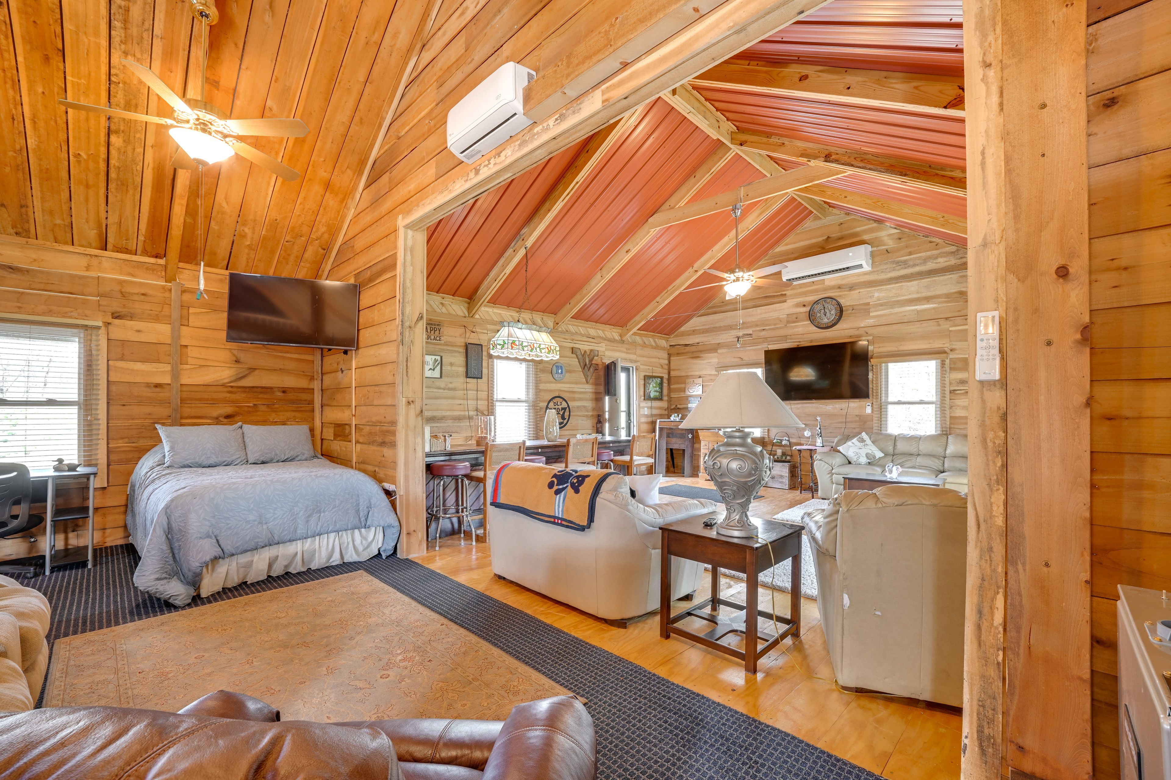 Open Living Space | Smart TV | Full Daybed