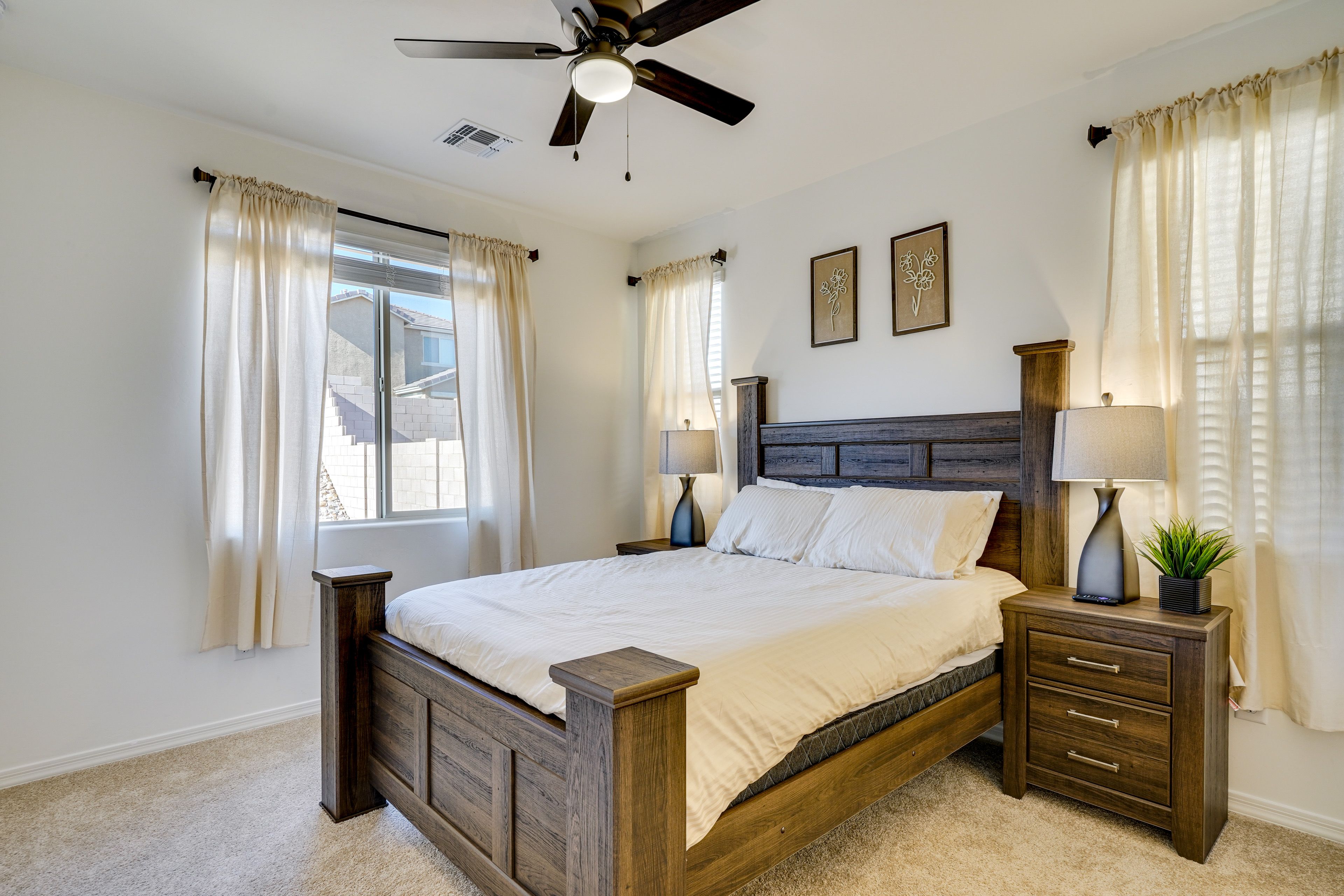 Bedroom 1 | Queen Bed | Smart TV