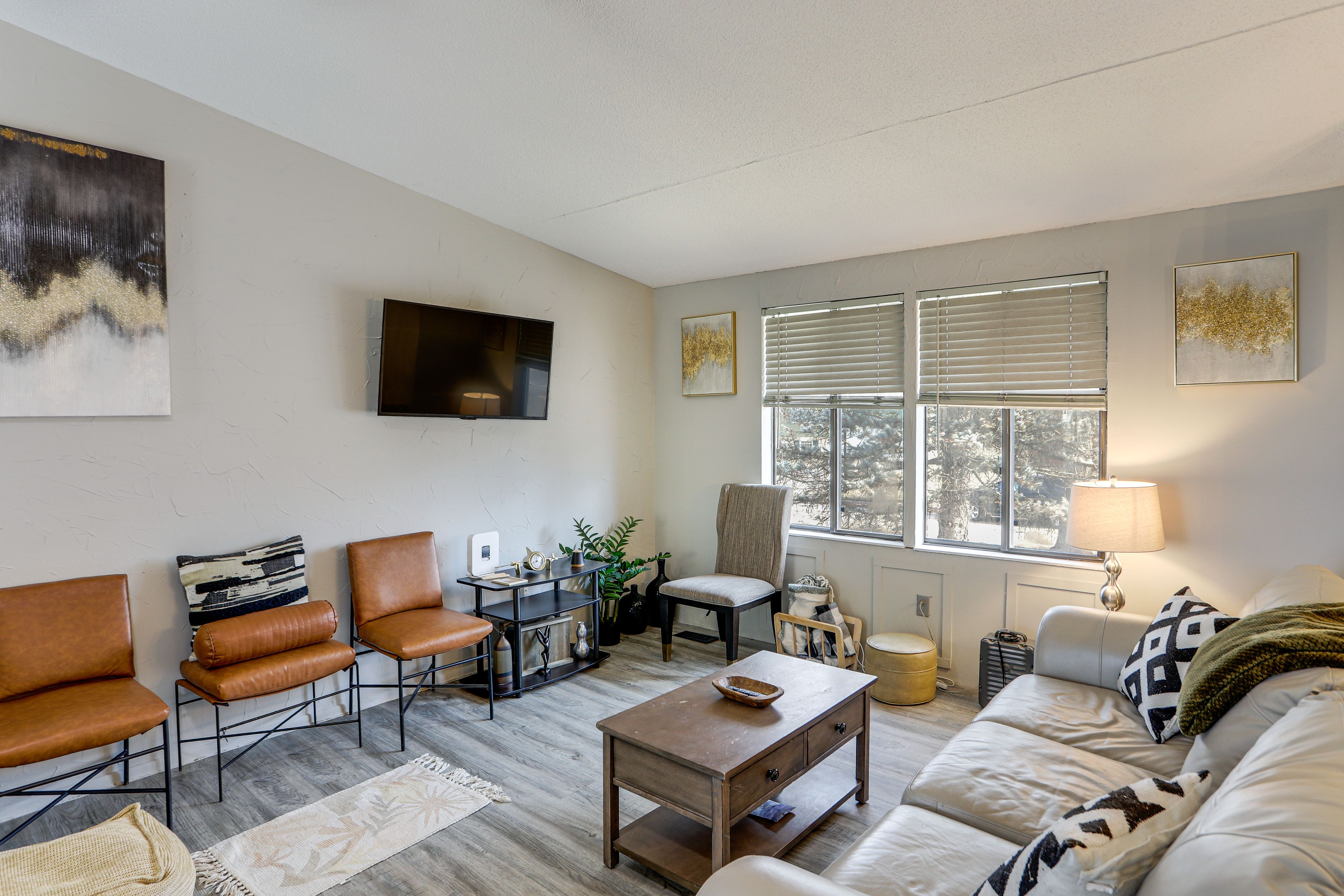 Living Room | Free WiFi | Main Level