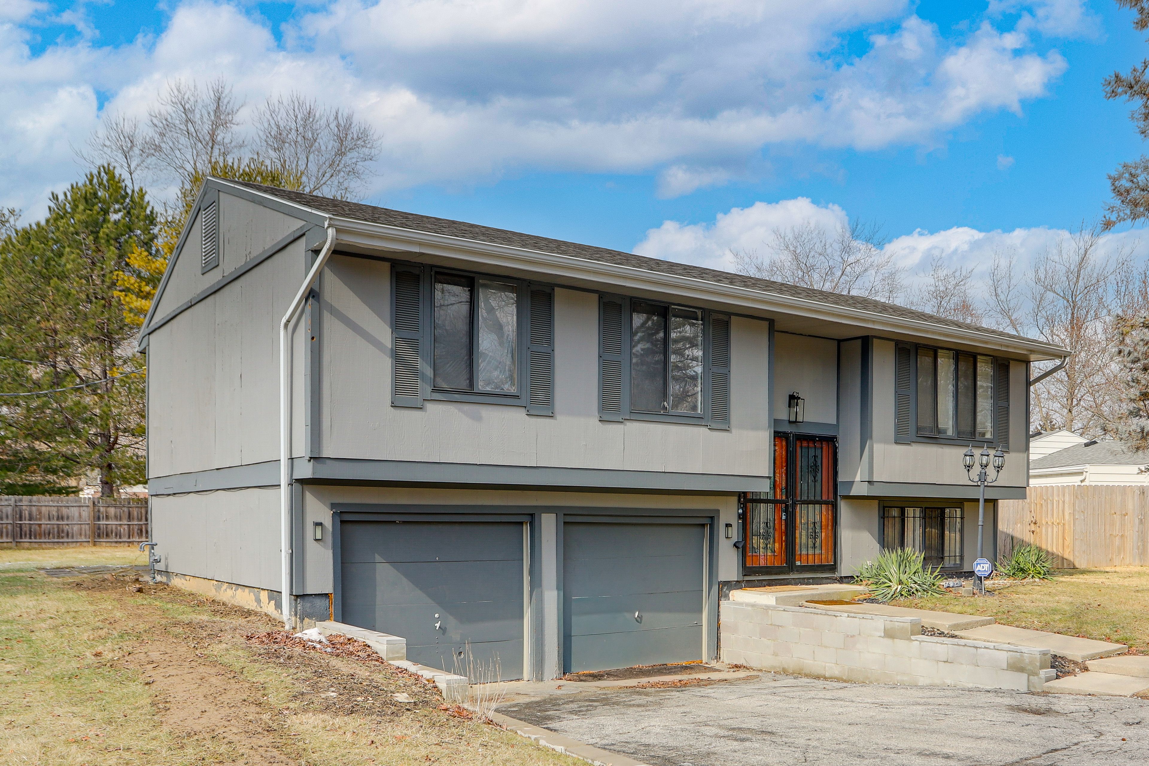 Parking | Driveway (4 Vehicles)