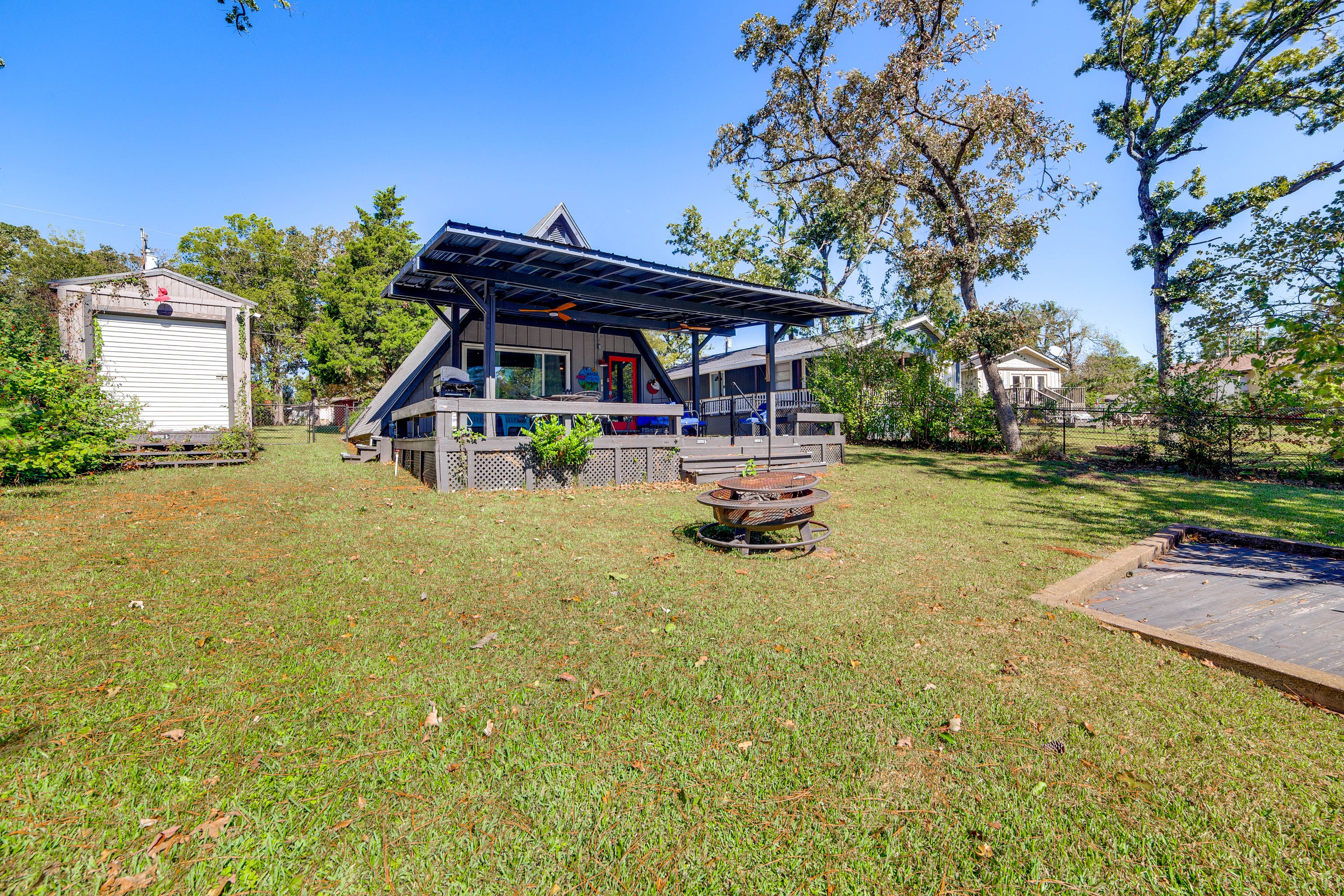 Exterior | Covered Patio | Outdoor Dining | Gas Grill | Fire Pit