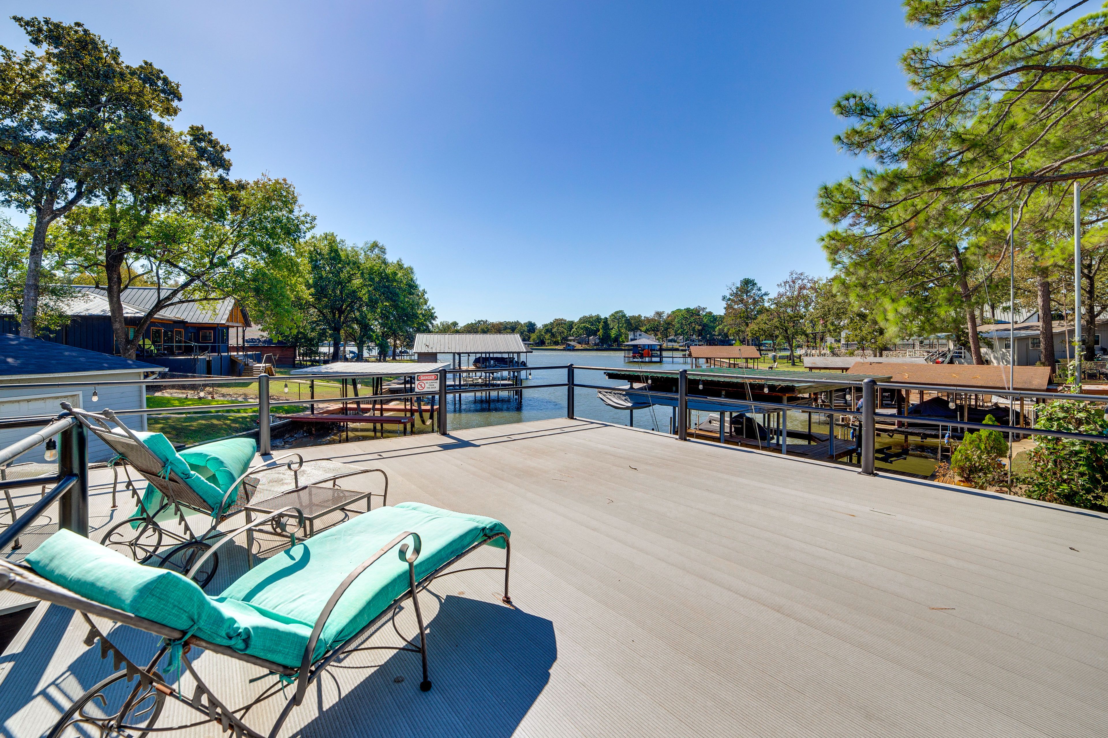 Private Dock | Rooftop Deck | Self Check-In