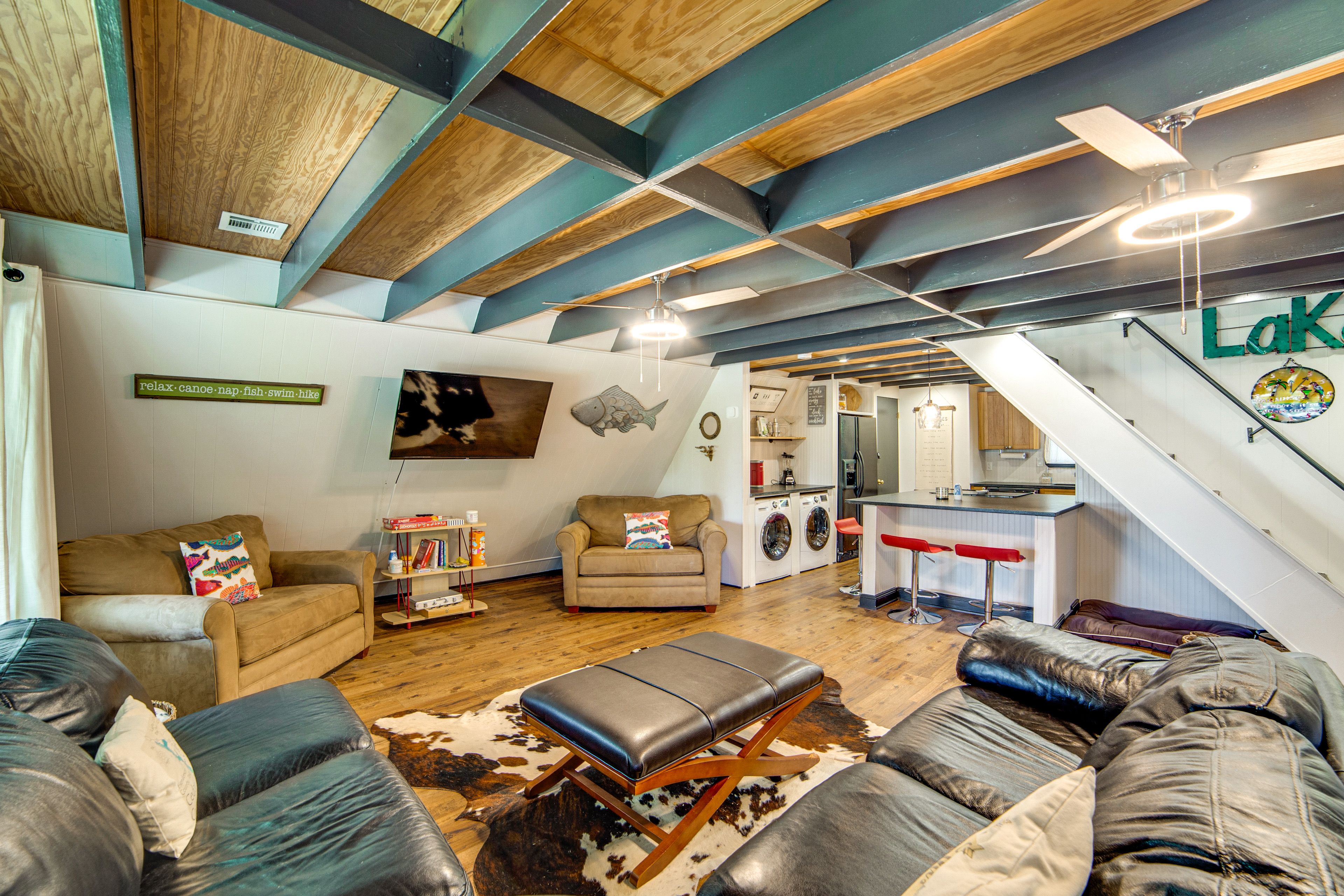 Living Room | 1st Floor | 2 Twin Sleeper Sofas | Smart TV | Free WiFi