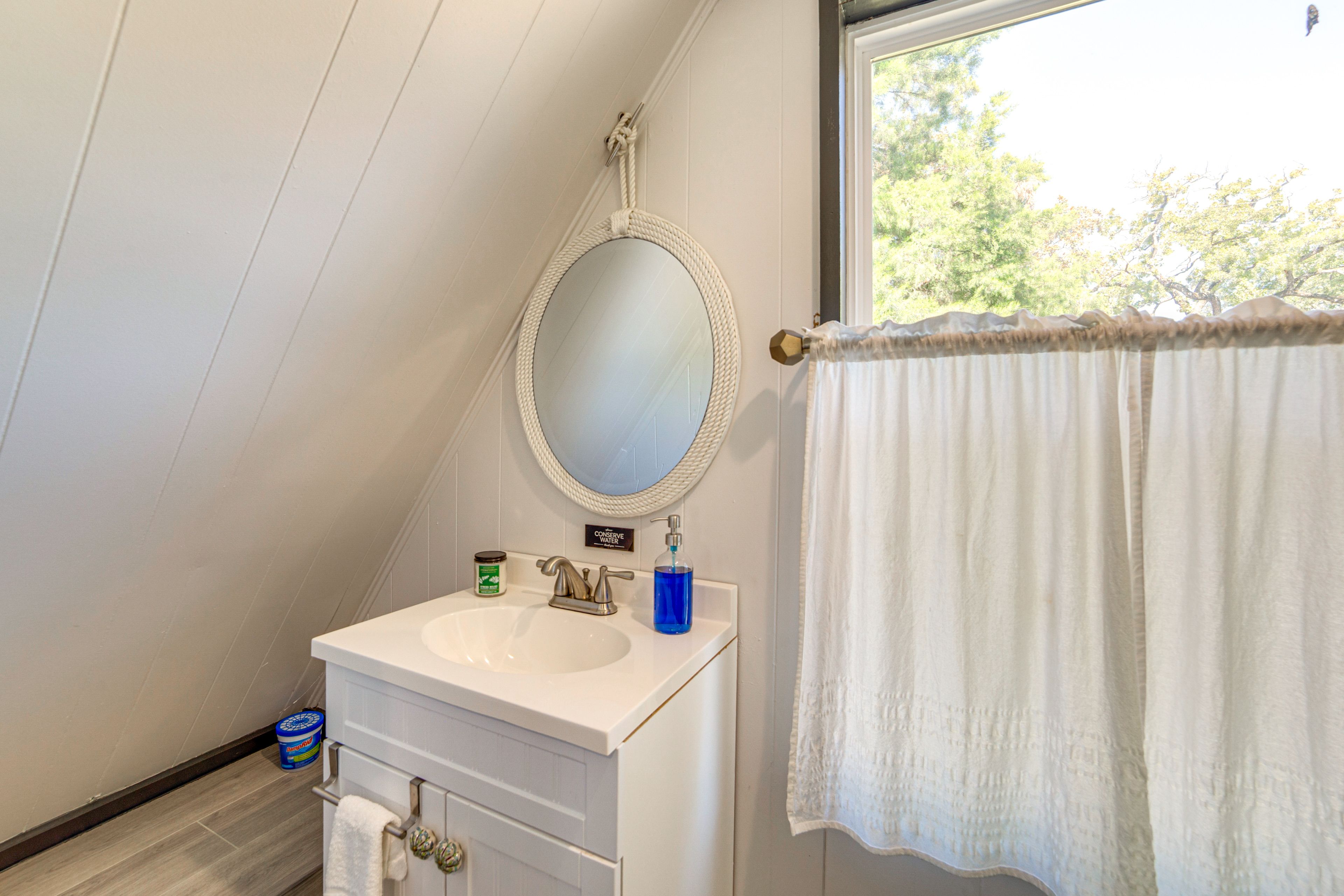 En-Suite Half Bathroom | 2nd Floor