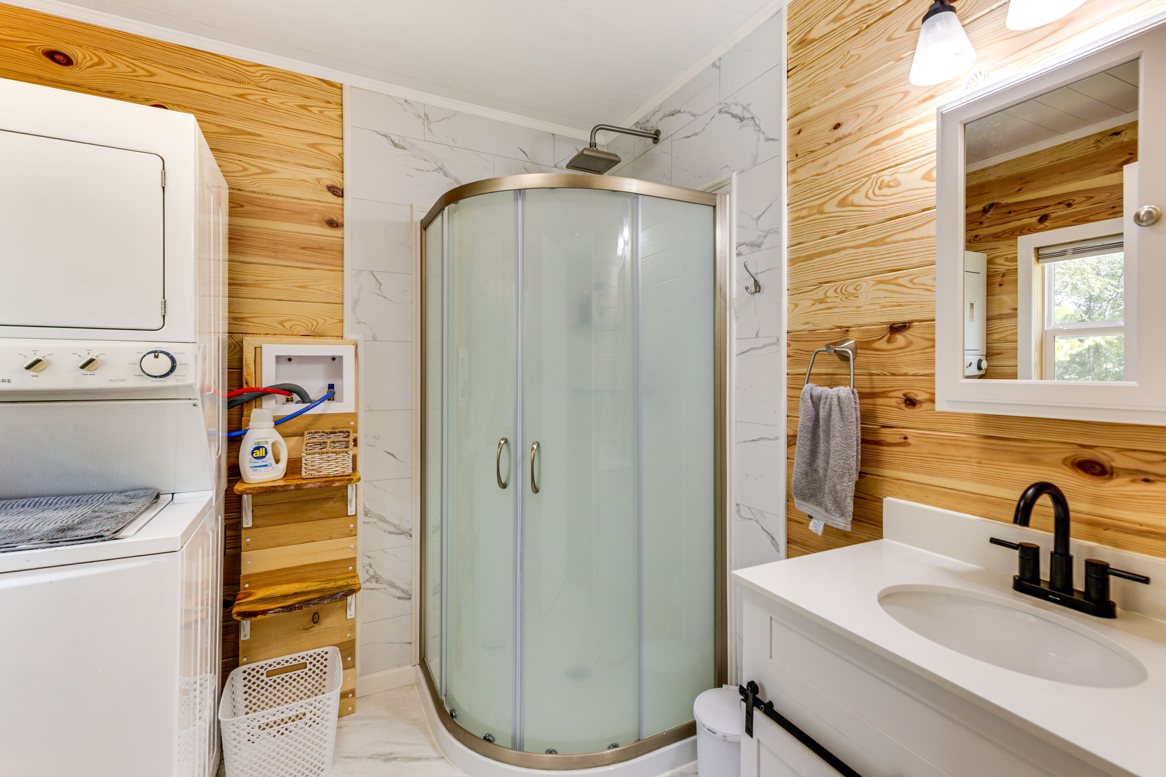 Full Bathroom | Washer & Dryer