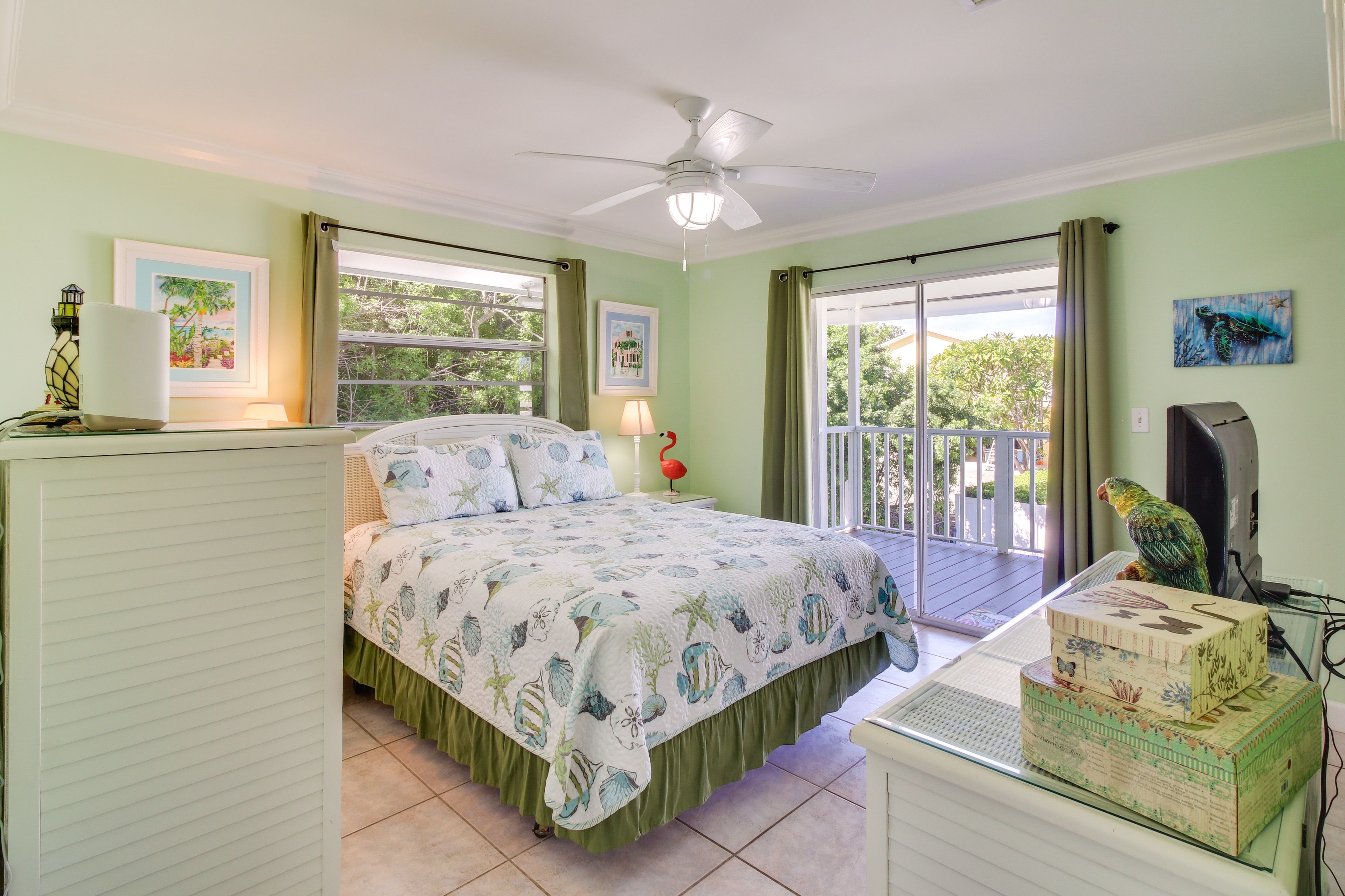 Bedroom 1 | Queen Bed | Smart TV | Linens Provided