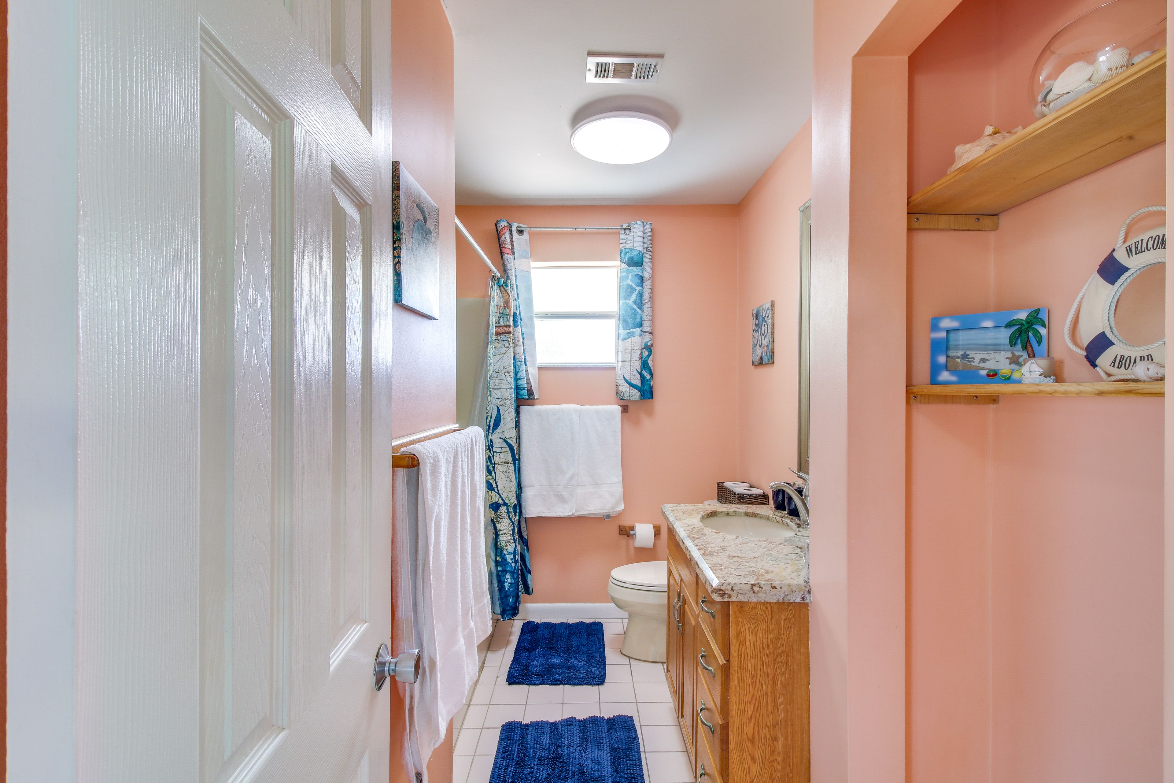 Full Bathroom | Towels Provided | Complimentary Toiletries | Hair Dryer