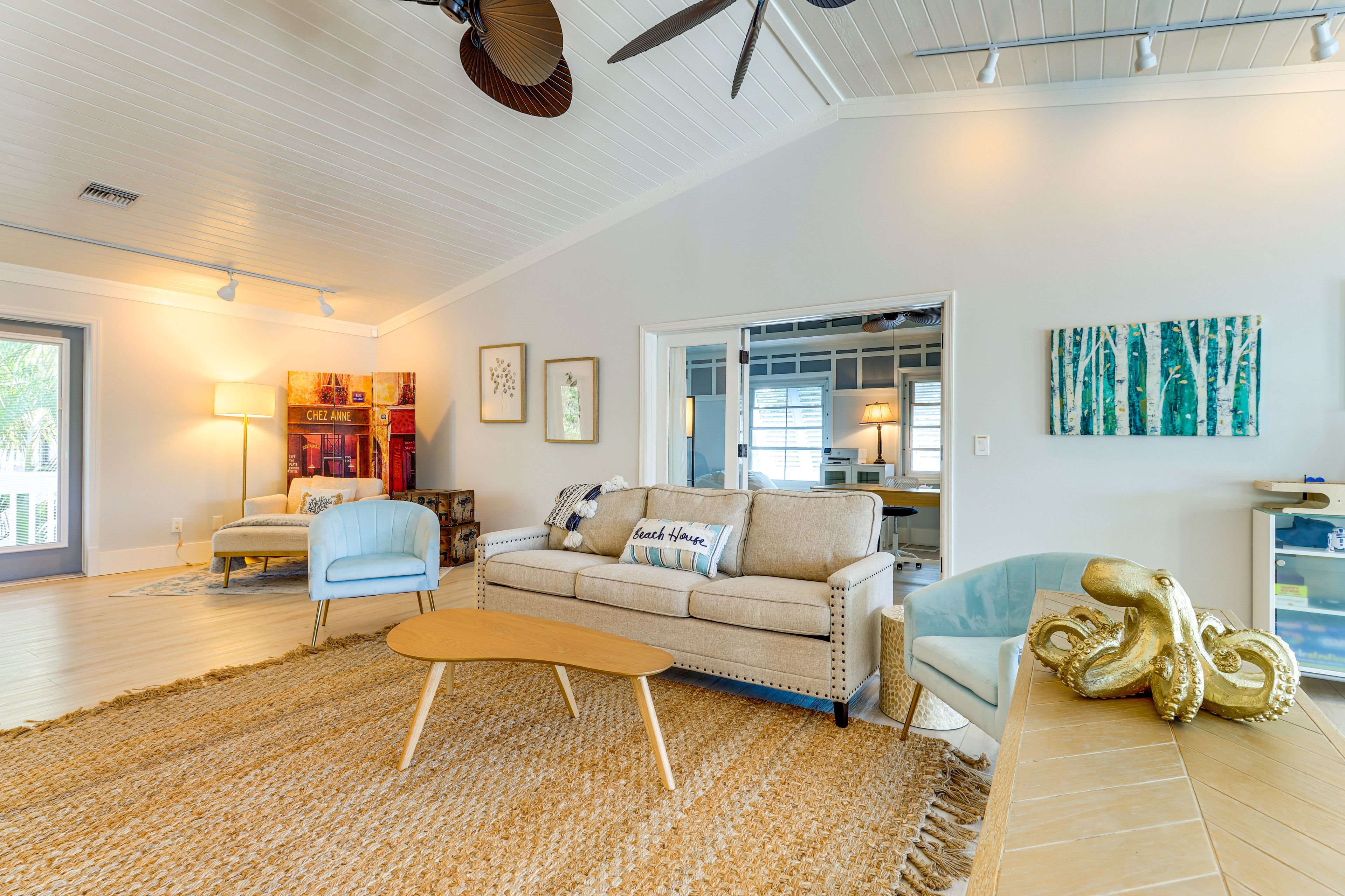 Living Room | 2nd Floor