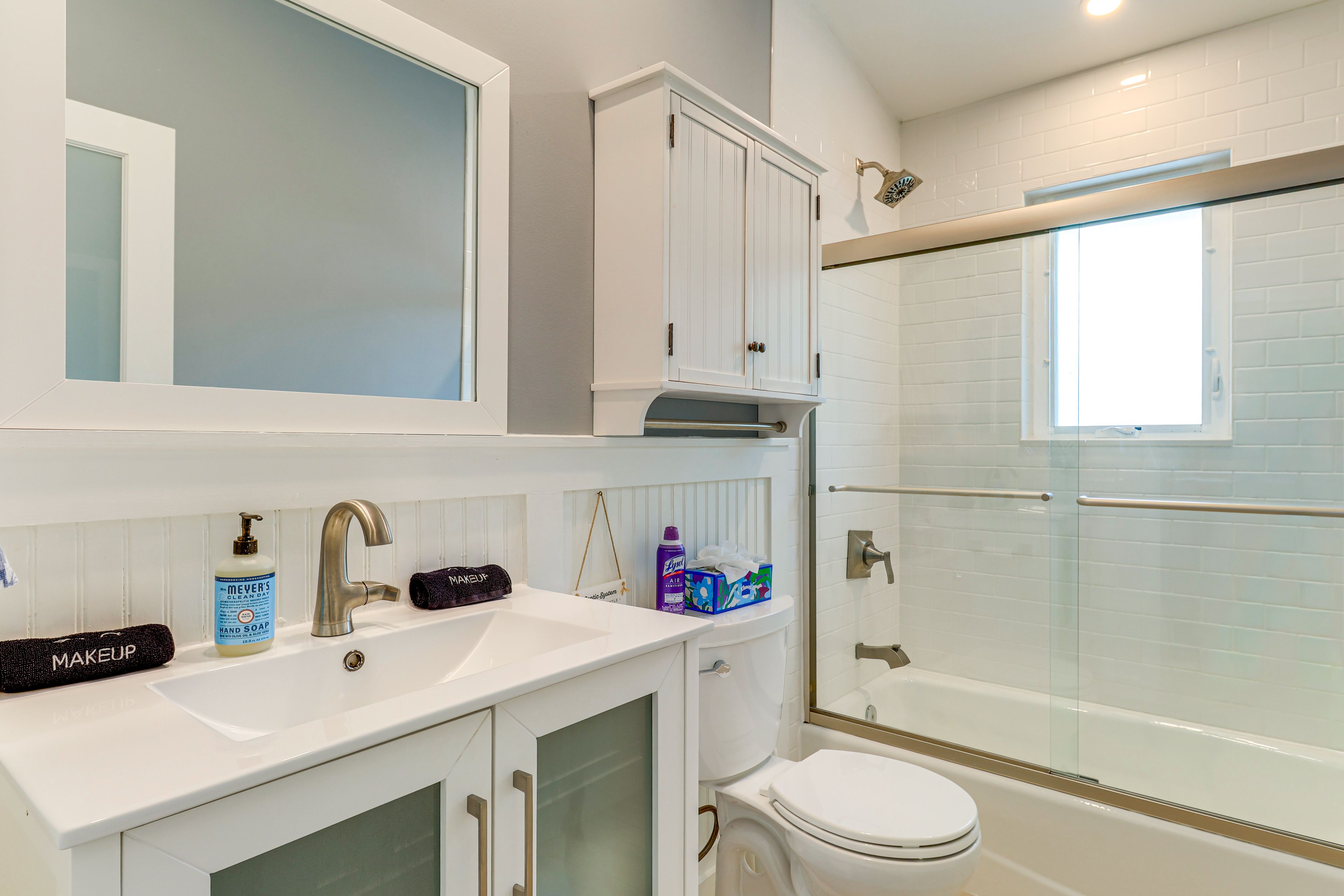 Full Bathroom | 2nd Floor