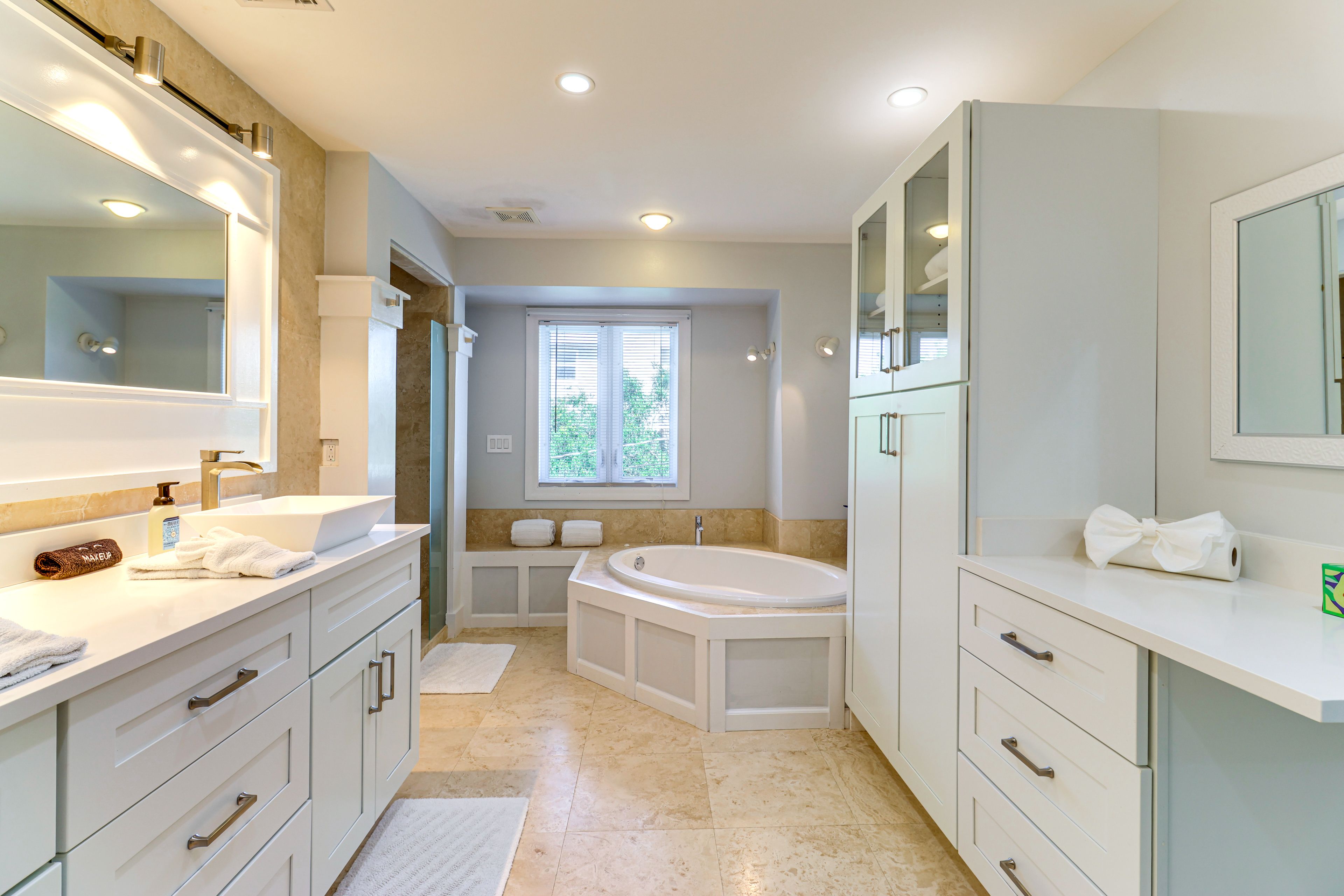 Full Bathroom | 2nd Floor