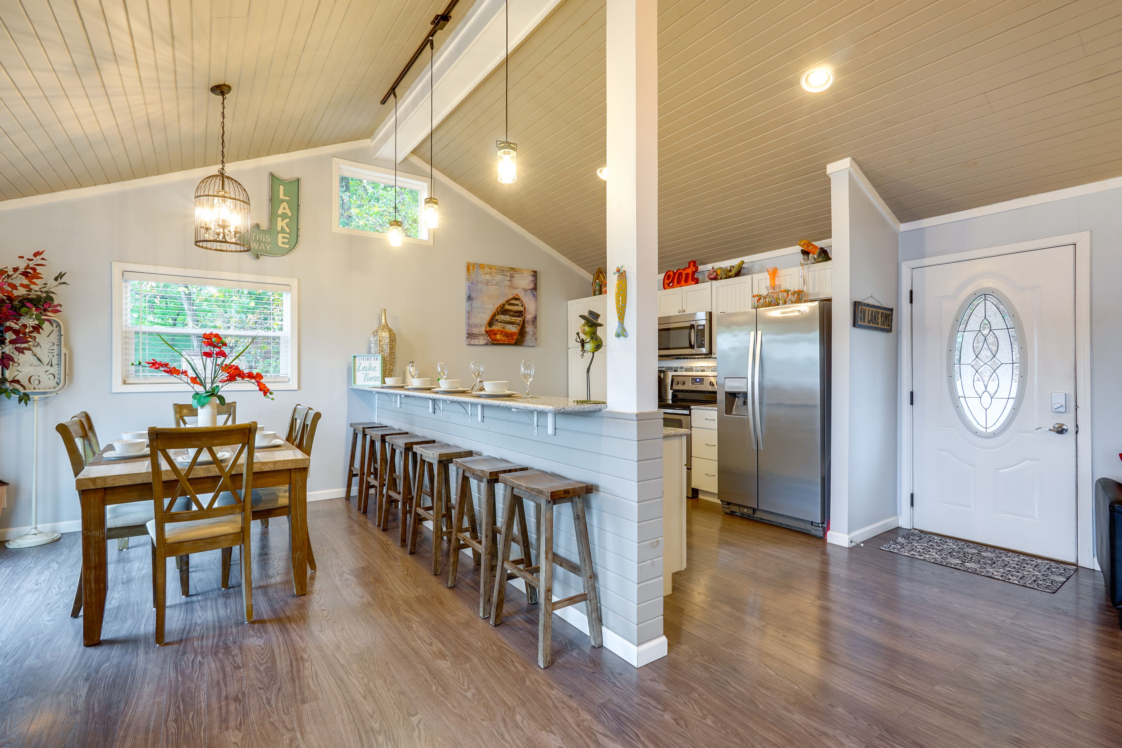 Breakfast Bar | Main Level